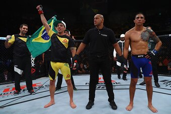 Eduardo Herdy (center)