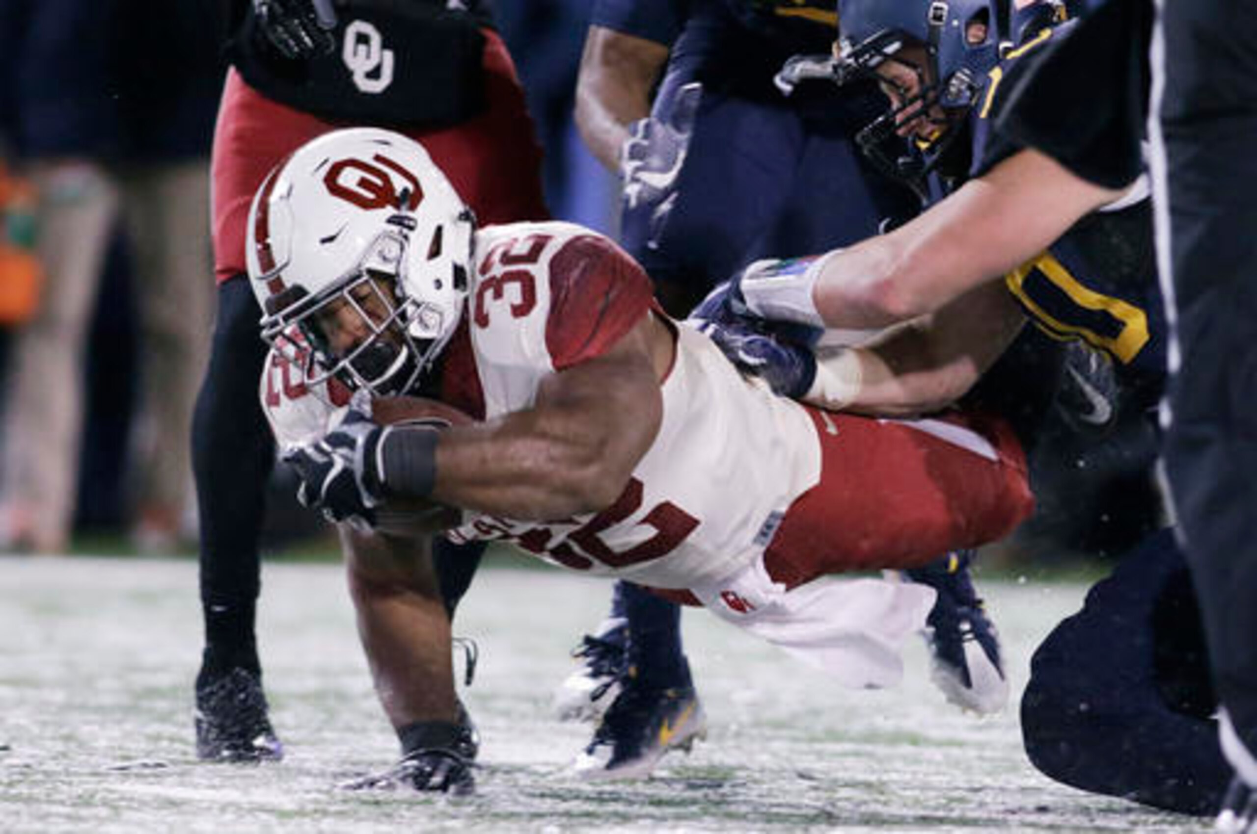 Samaje Perine and Oklahoma ran all over West Virginia.