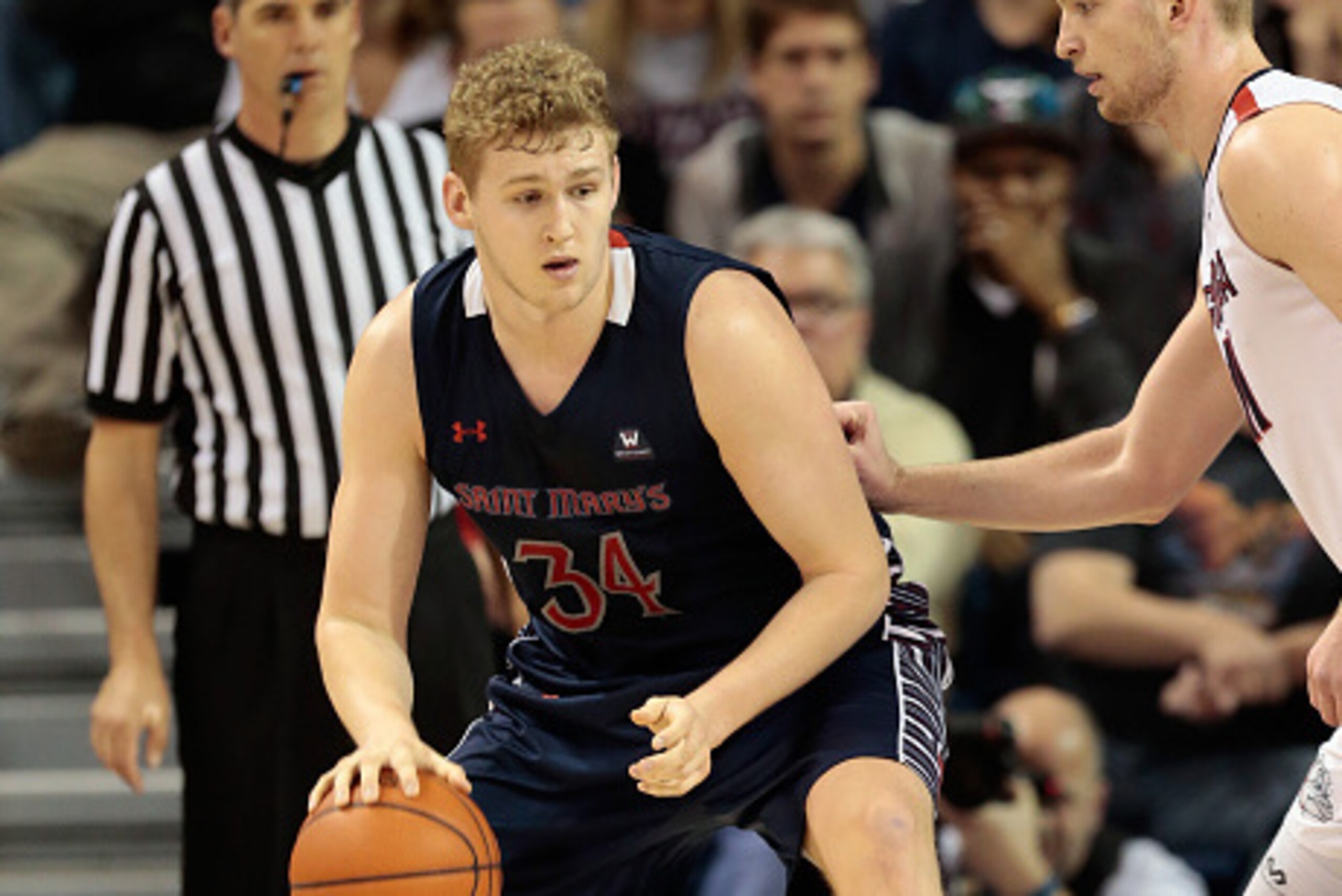 Center Jock Landale of Saint Mary's