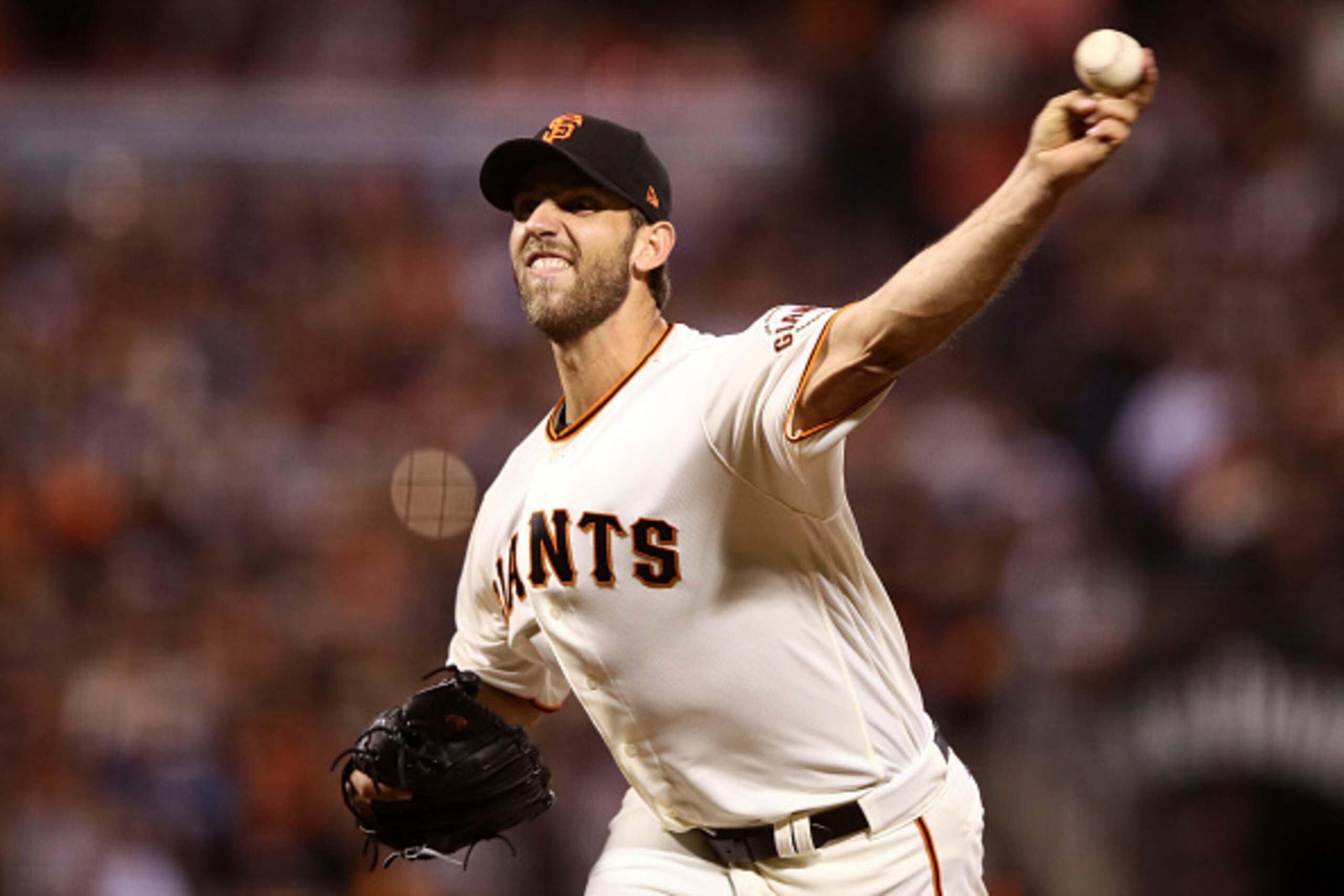 SAN FRANCISCO, CA - OCTOBER 10:  Madison Bumgarner #40 of the San Francisco Giants thows a pitch against the Chicago Cubs during Game Three of their National League Division Series at AT&T Park on October 10, 2016 in San Francisco, California.  (Photo by 