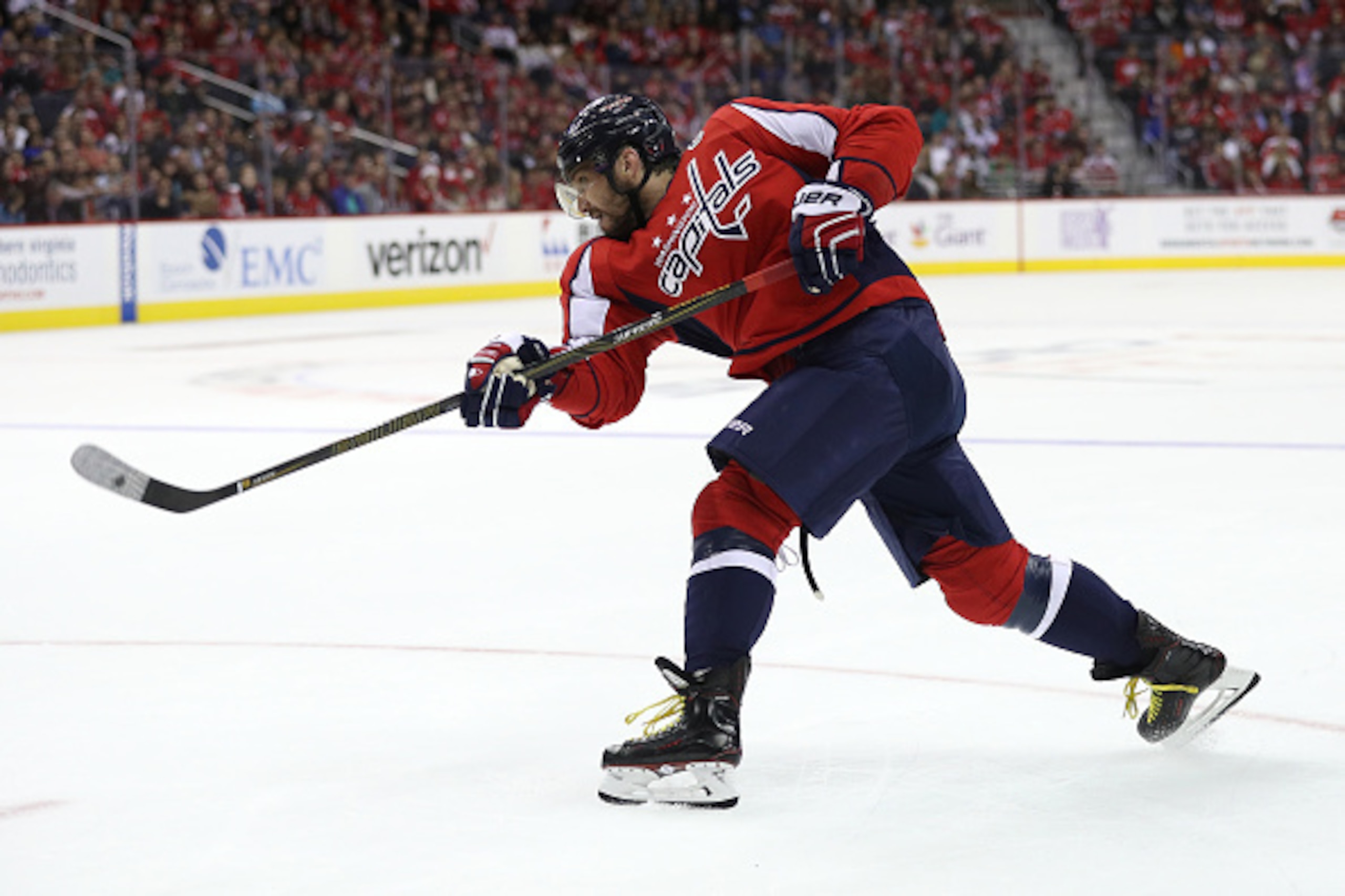 WASHINGTON, DC - NOVEMBER 05: Alex Ovechkin #8 of the Washington Capitals in action against the Florida Panthers during the second period at Verizon Center on November 5, 2016 in Washington, DC. (Photo by Patrick Smith/Getty Images)
