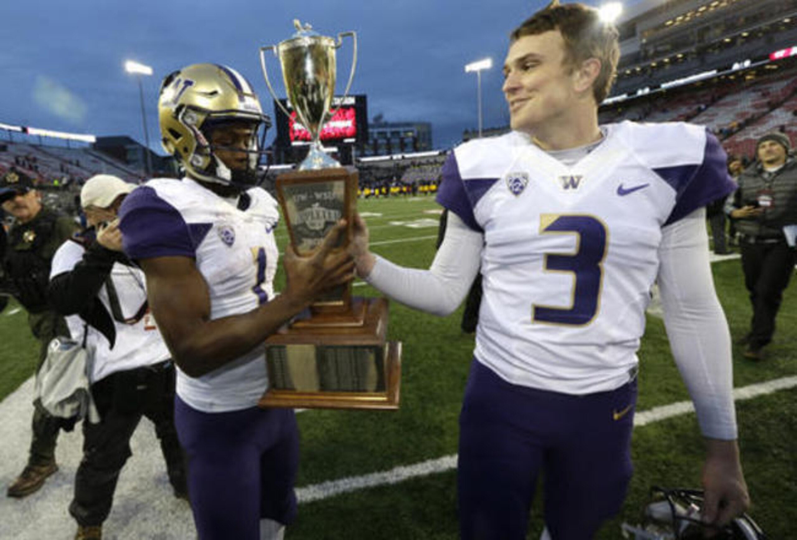 Jake Browning and Washington had the Apple Cup won by the end of the first quarter.