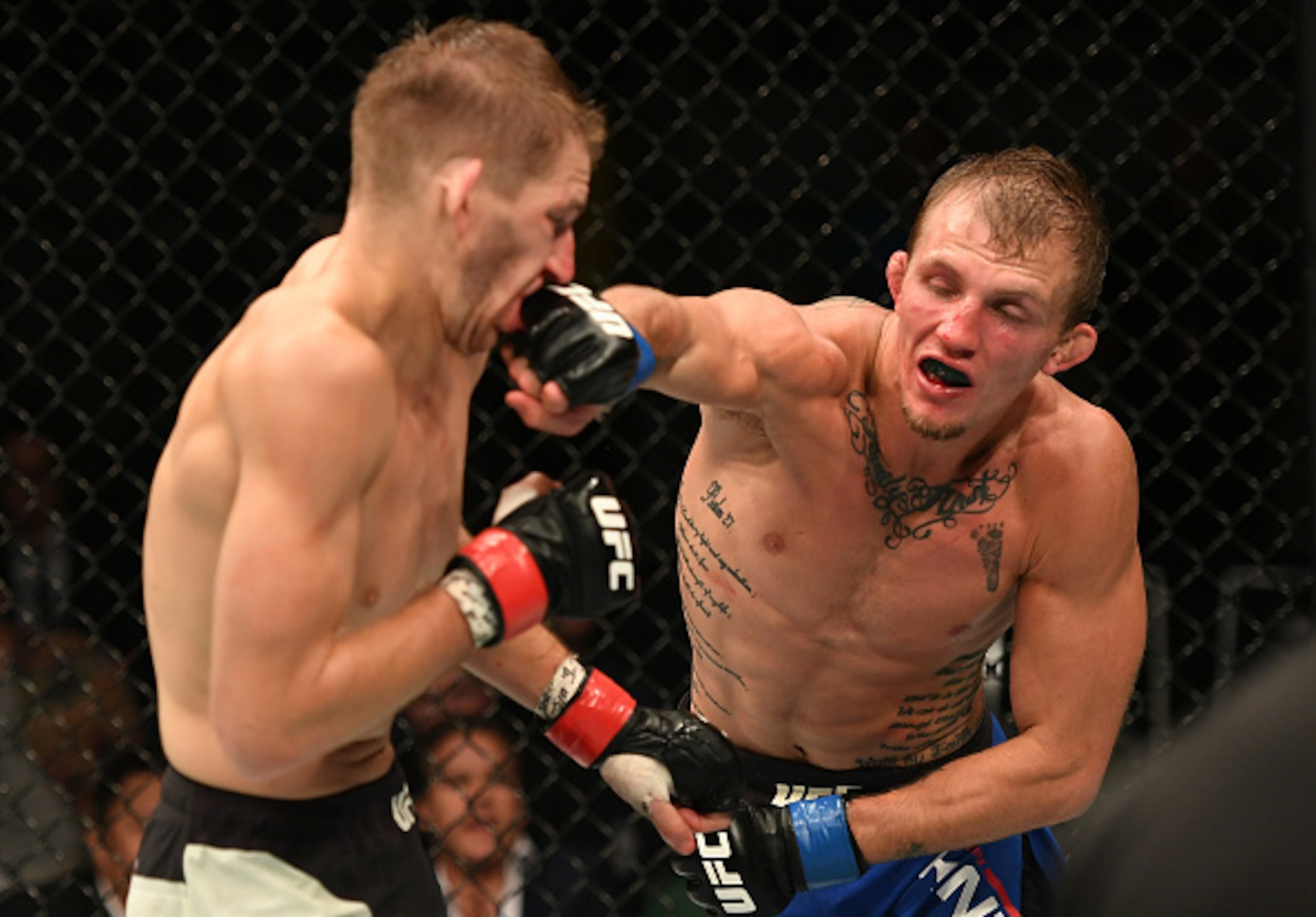 Jason Knight (right) defeated Dan Hooker on the evening's undercard.
