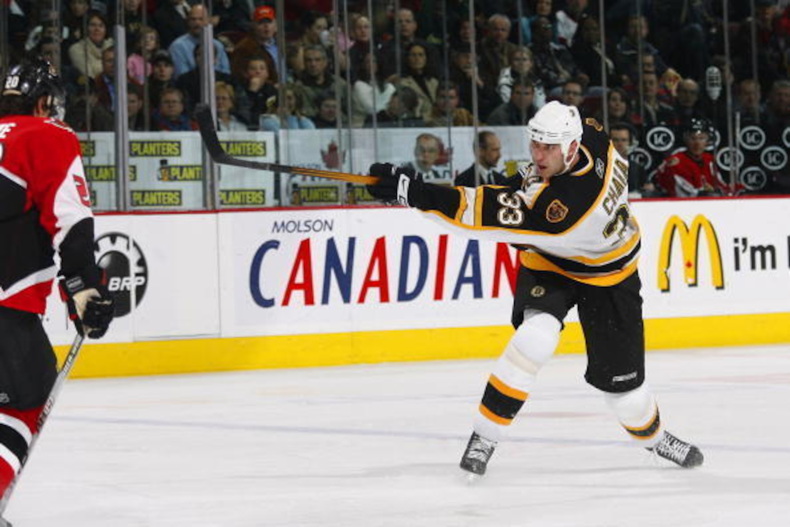 Zdeno Chara makes grown men get out of the way of his legendary slapper