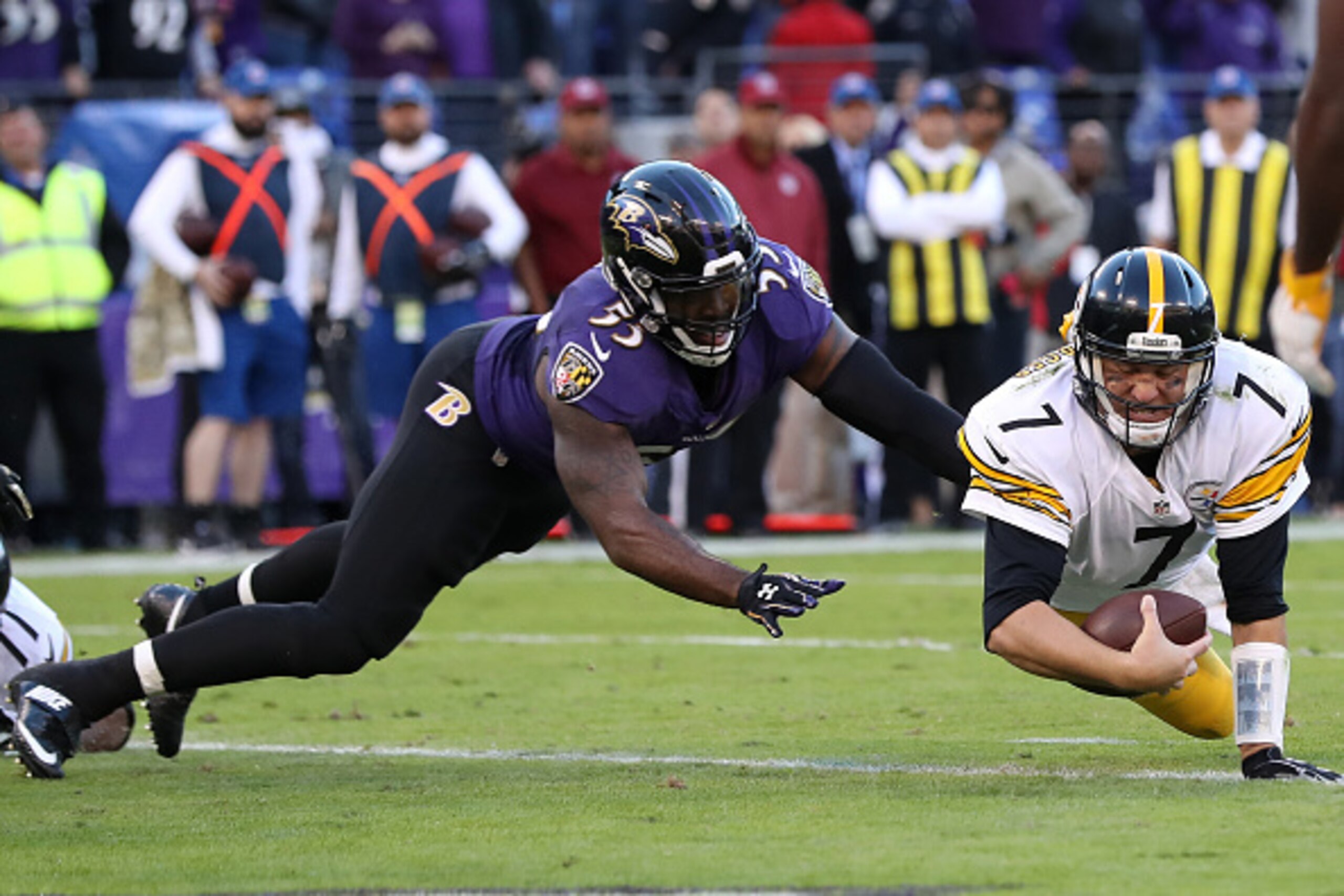 The Baltimore Ravens and Pittsburgh Steelers will compete for the AFC Central crown.