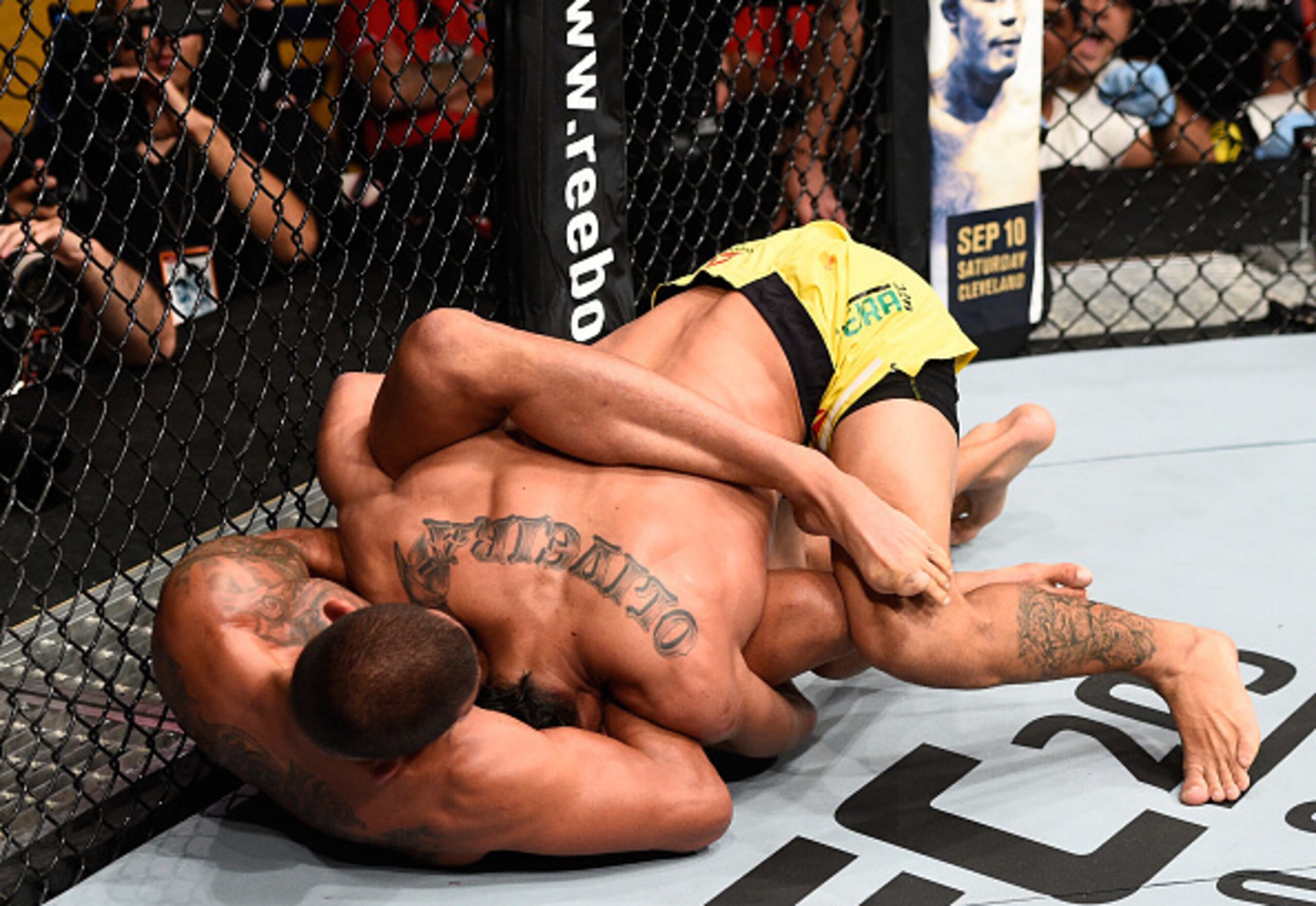 Pettis submitted jiu-jitsu ace Charles Oliveira.