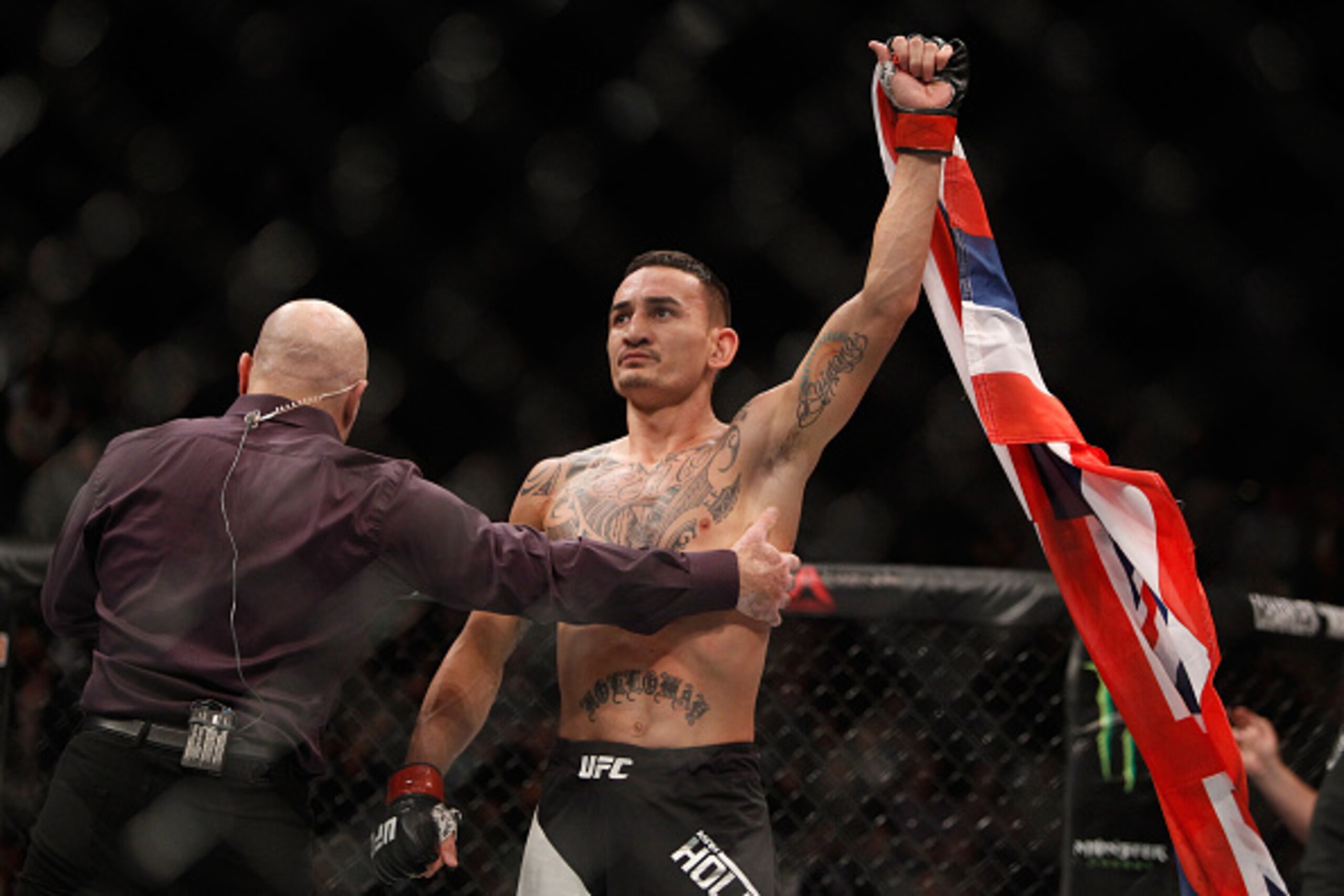 Holloway will bump his win streak to double digits.