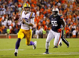 AUBURN, AL - SEPTEMBER 24:  Danny Etling #16 of the LSU Tigers looks to pass for a touchdown to end the game against Carl Lawson #55 of the Auburn Tigers at Jordan-Hare Stadium on September 24, 2016 in Auburn, Alabama.  The officials reviewed the touchdow