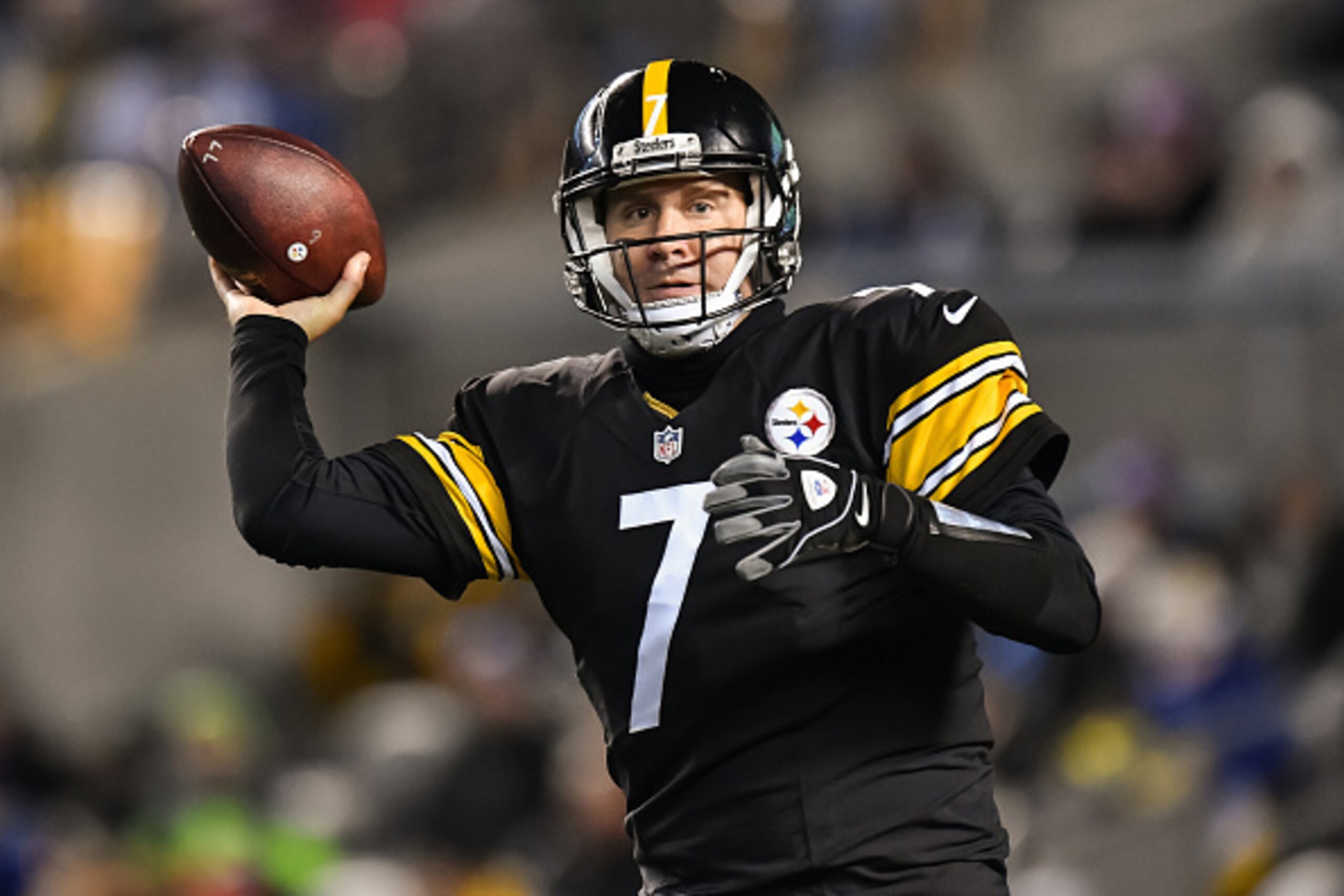 Ben Roethlisberger and the Steelers are trying to keep pace atop the AFC North.