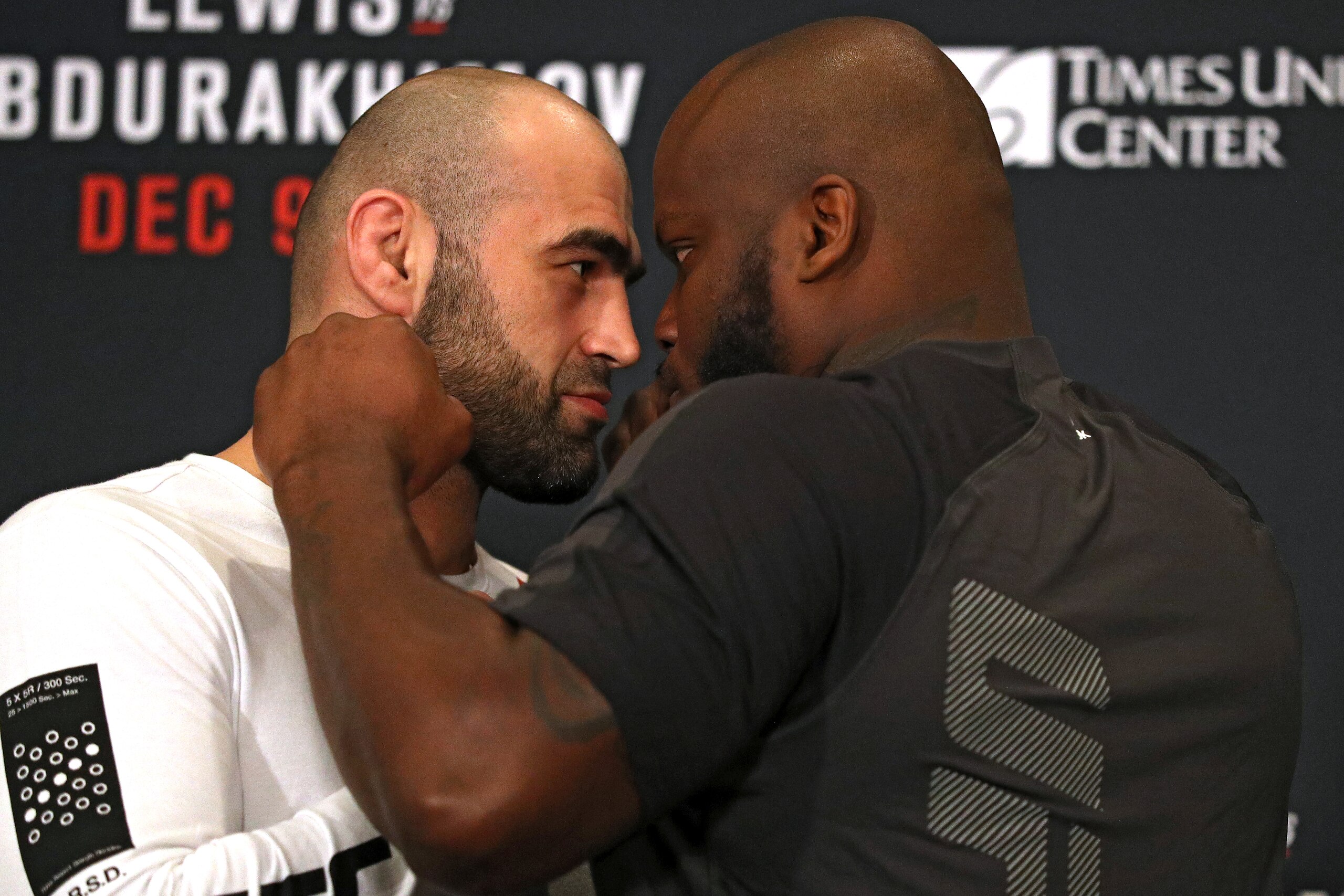 Shamil Abdurakhimov (left) and Derrick Lewis
