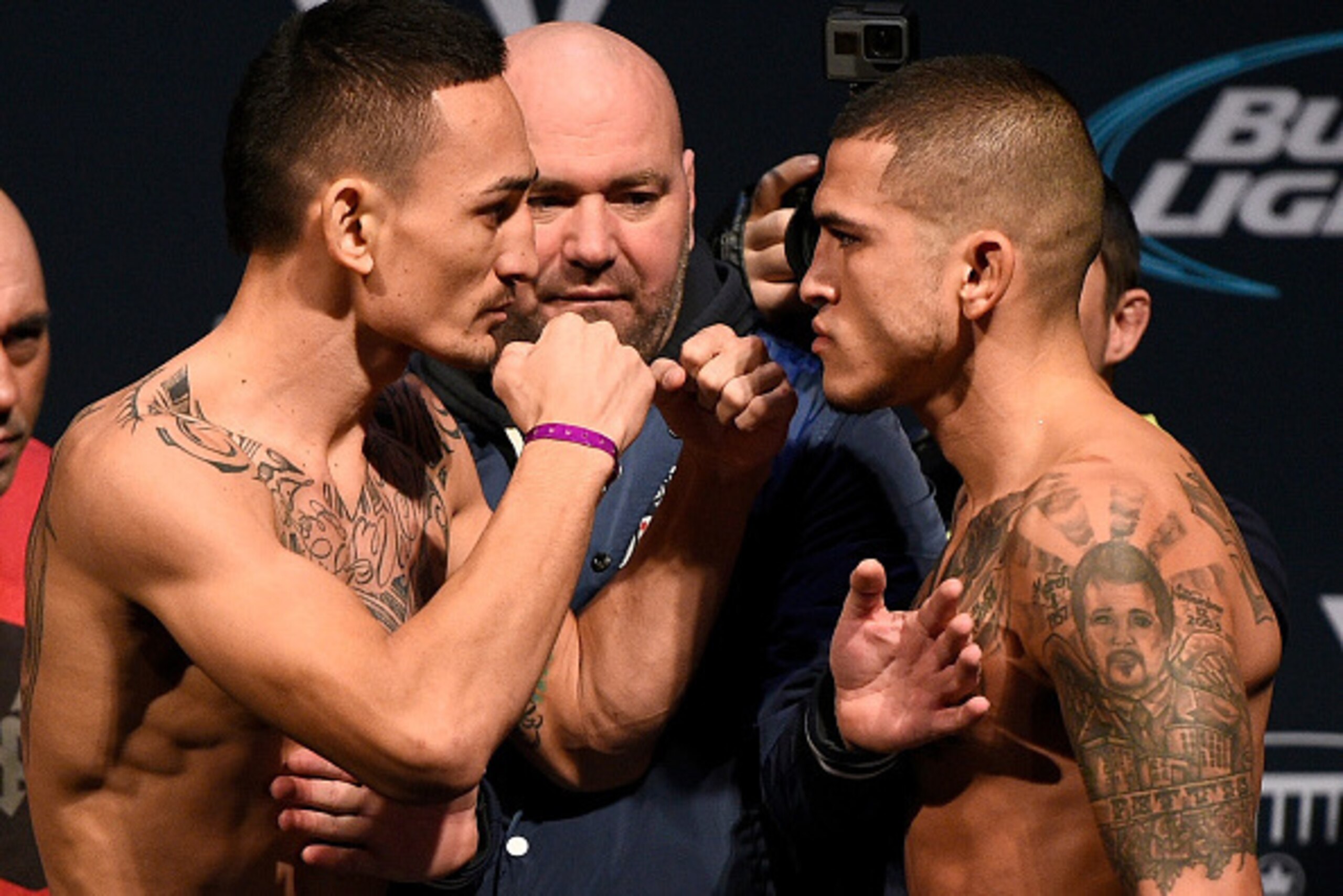 Max Holloway (left) and Anthony Pettis
