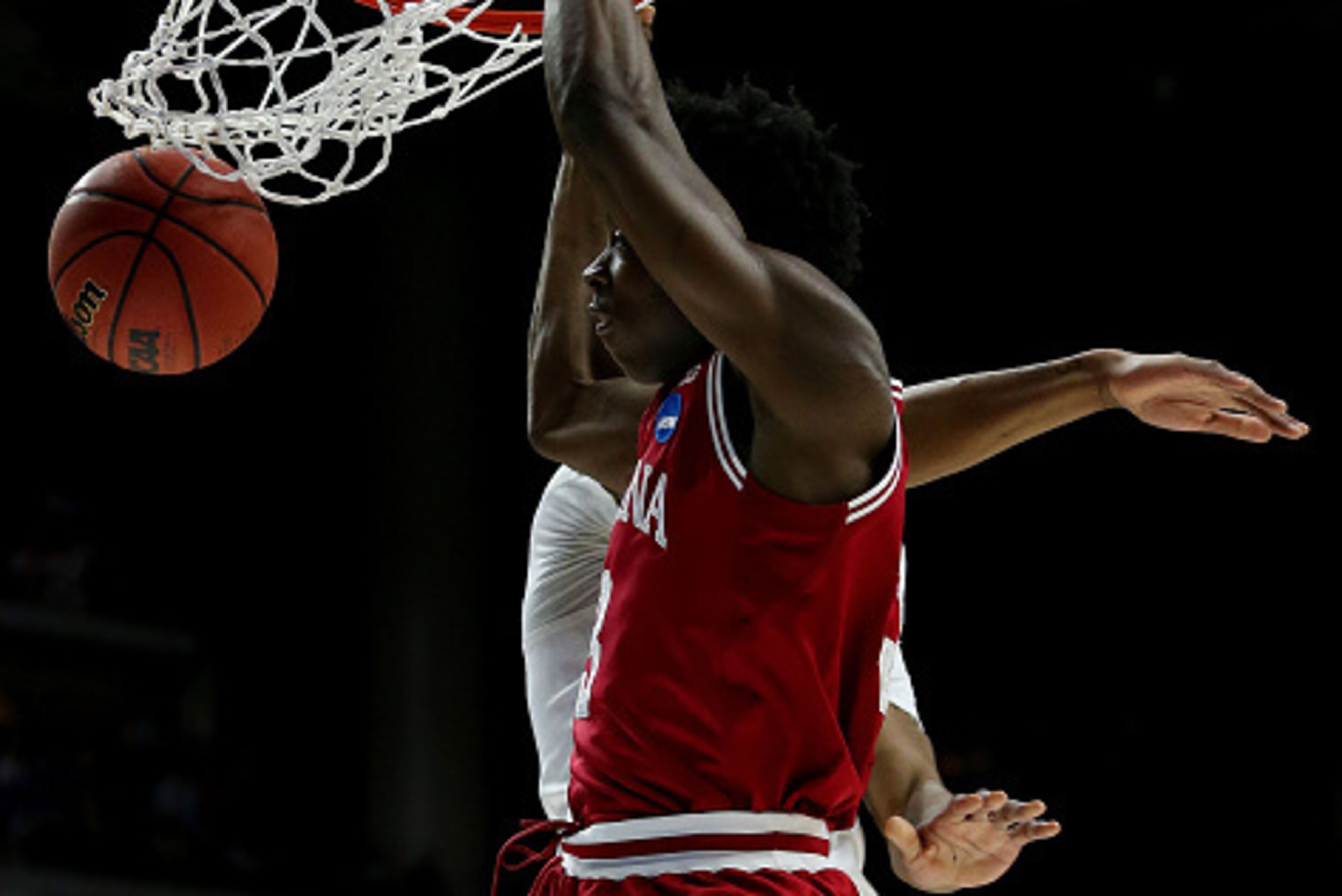 OG Anunoby dunks against North Carolina.