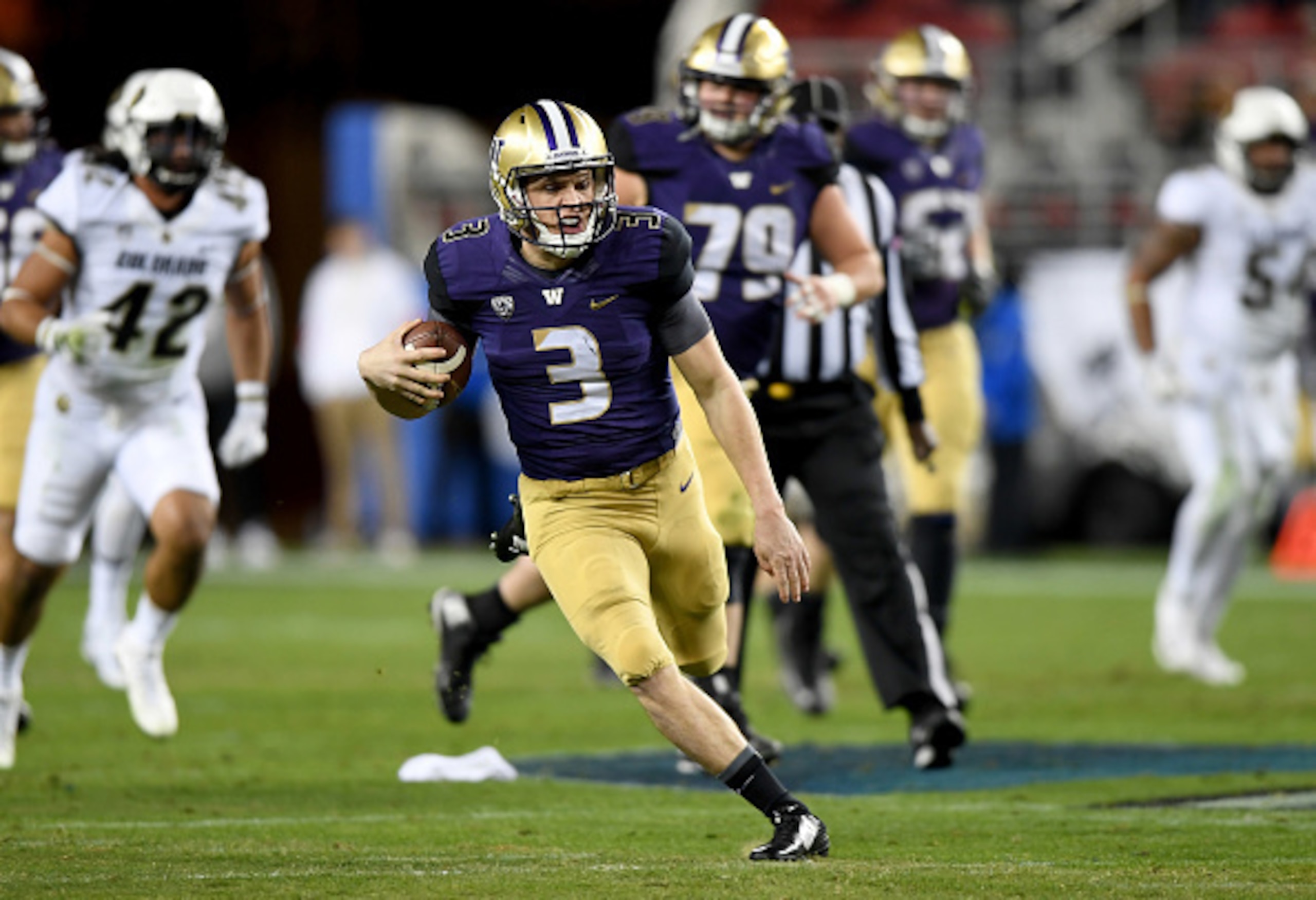 Jake Browning developed into a special player as a sophomore for Washington.