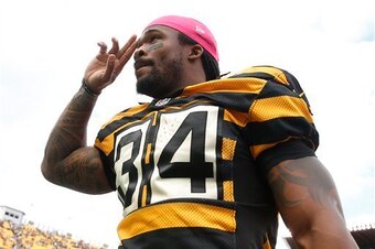 Pittsburgh Steelers running back DeAngelo Williams (34) salutes the fans while leaving the field following their 31-13 win against the New York Jets in Pittsburgh, Sunday, October 9, 2016. (AP Photo/Jared Wickerham)