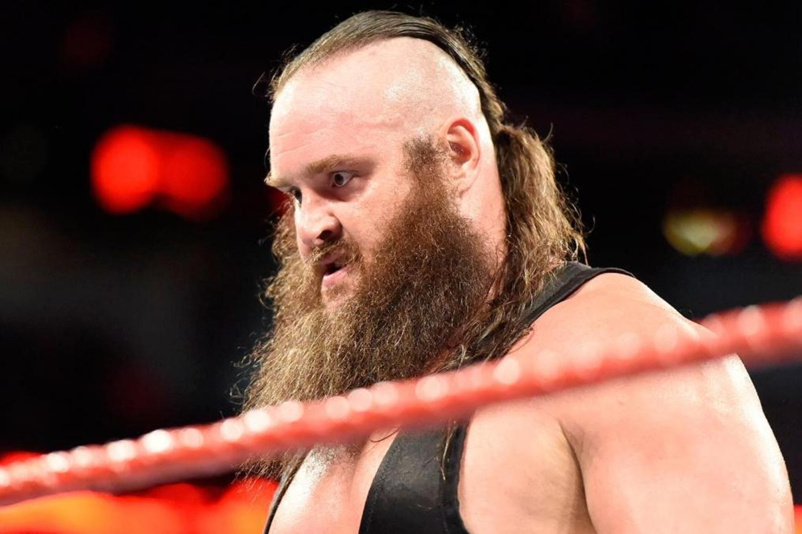 Who is the new odds-on favorite to win WWE 2017 Royal Rumble?