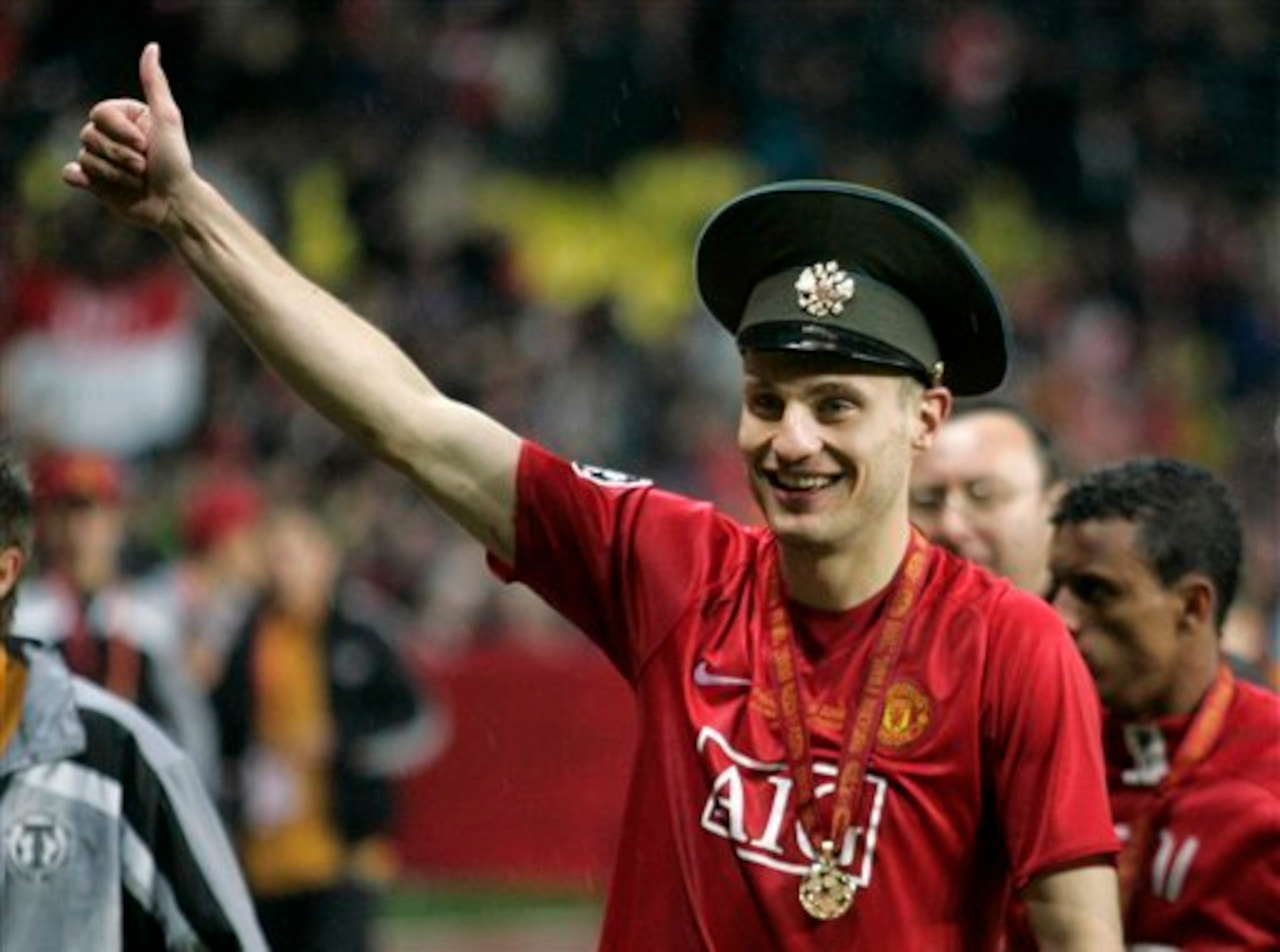 Nemanja Vidic celebrates United's 2008 Champions League win in style.