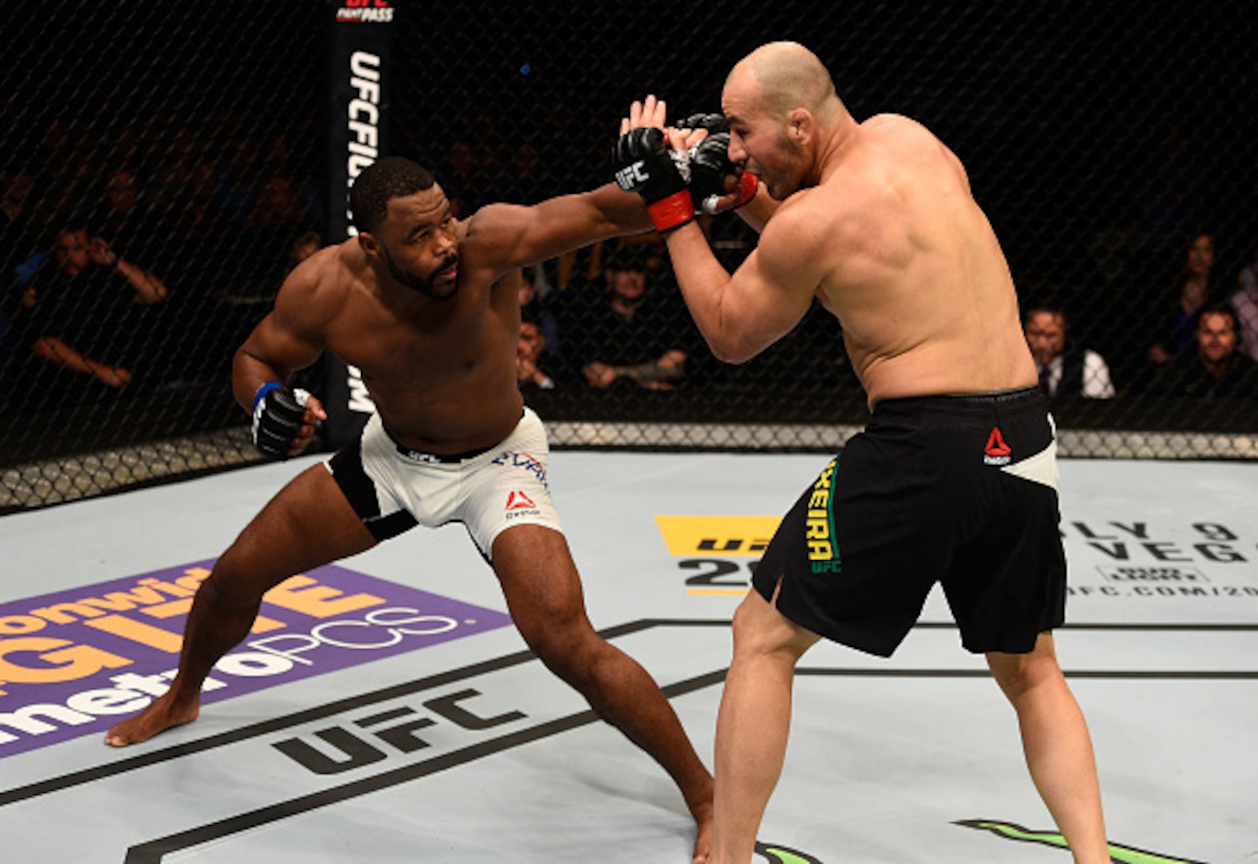 Rashad Evans tries to get back on track against Dan Kelly.