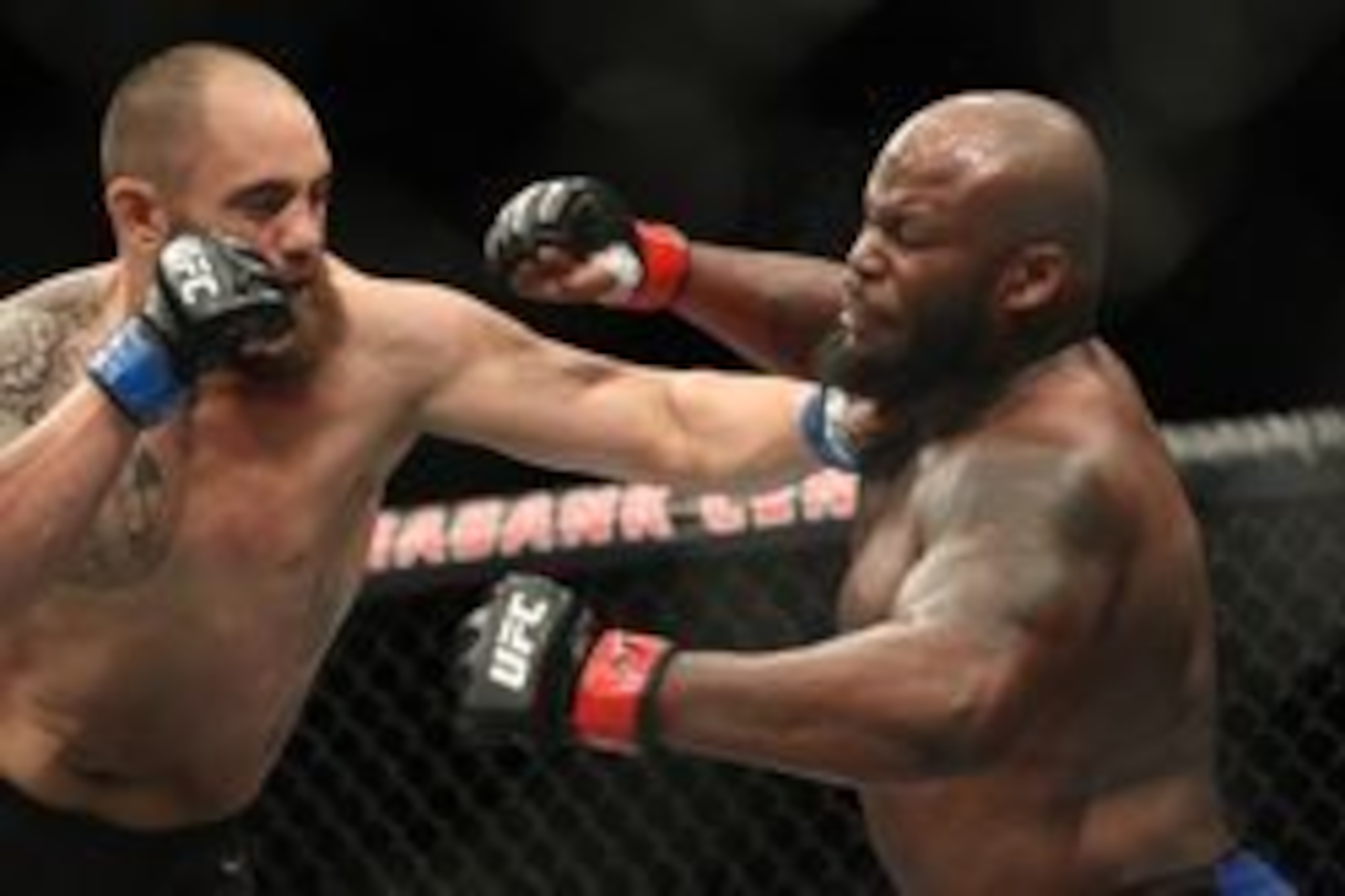 Derrick Lewis (right) and Travis Browne