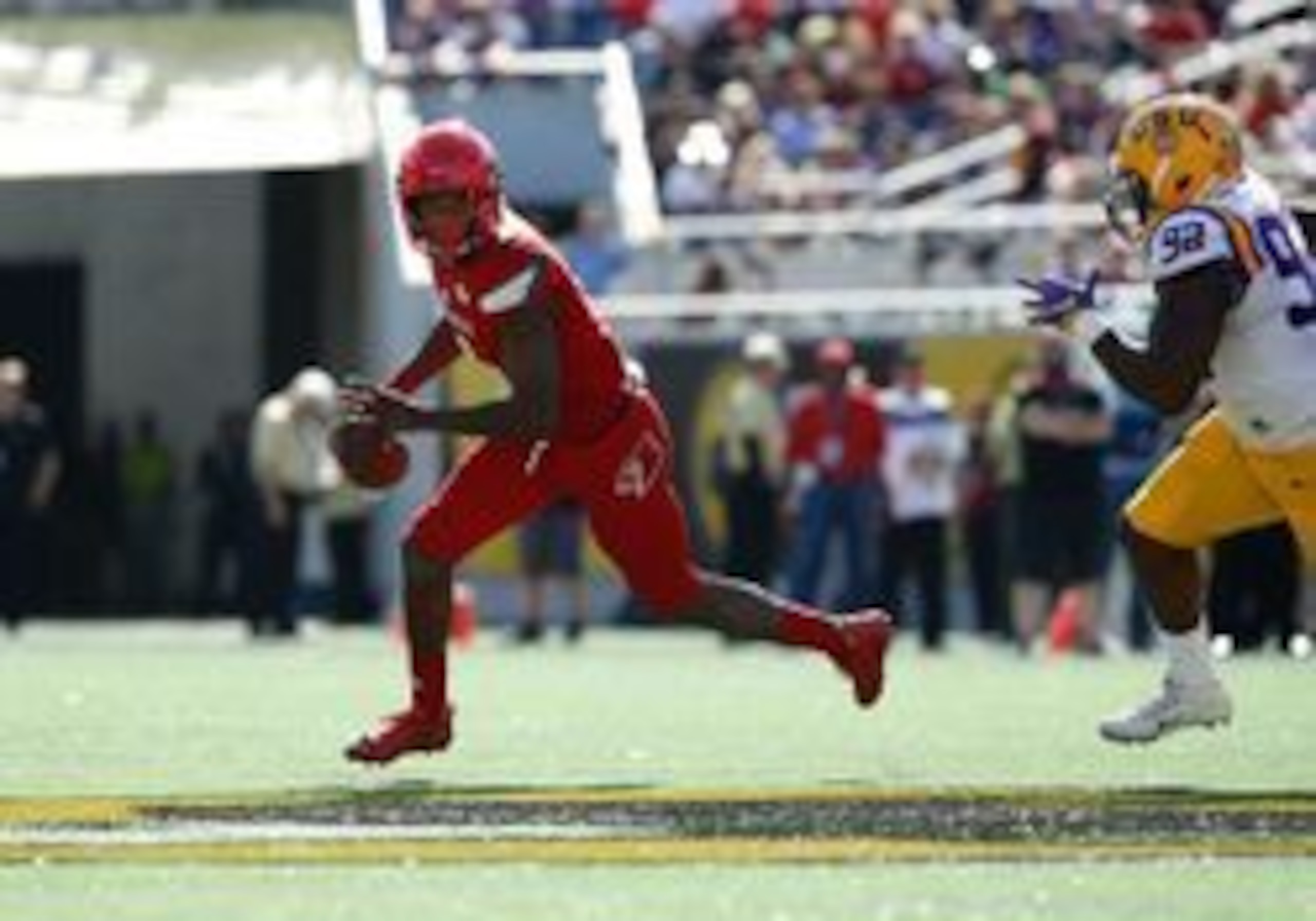 Heisman Trophy winner Lamar Jackson will try to make sure his Cardinals don't repeat a late-season collapse.
