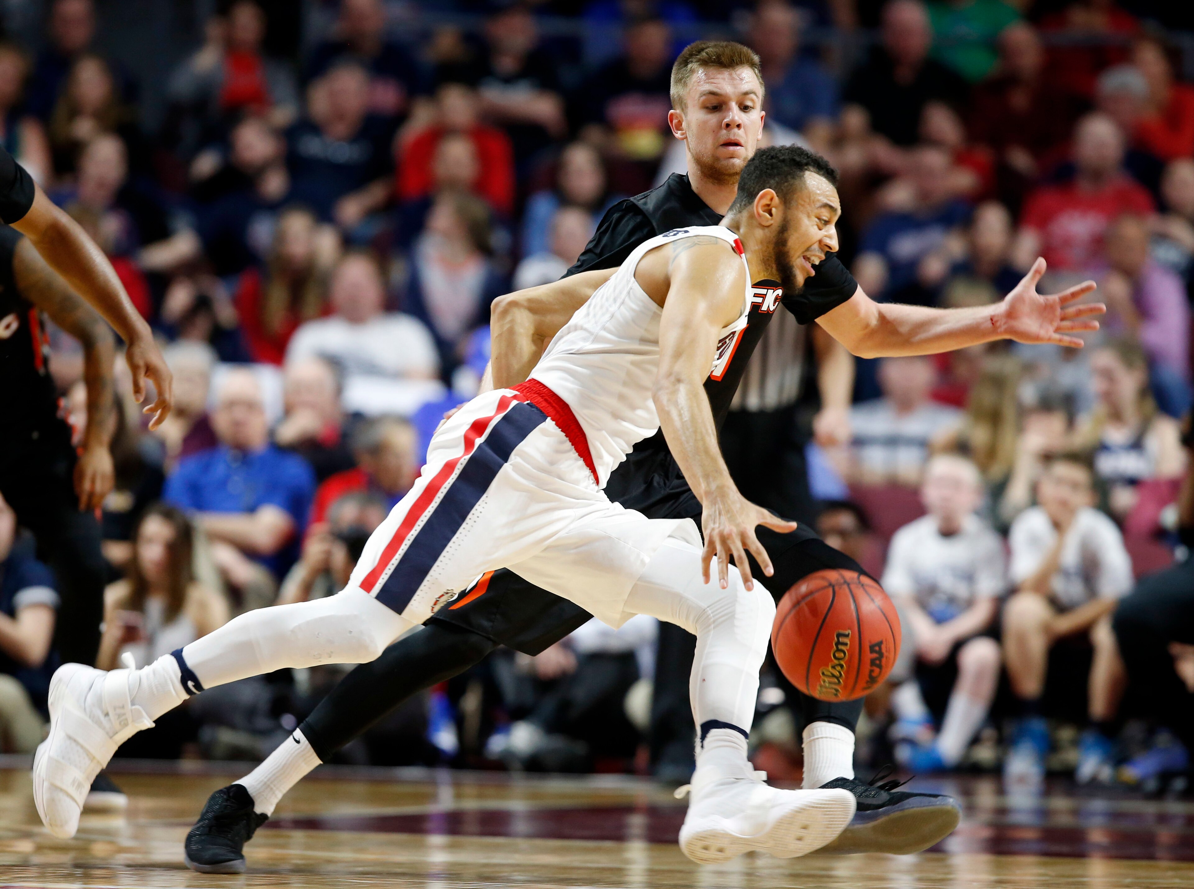Nigel Williams-Goss drives for the basket.