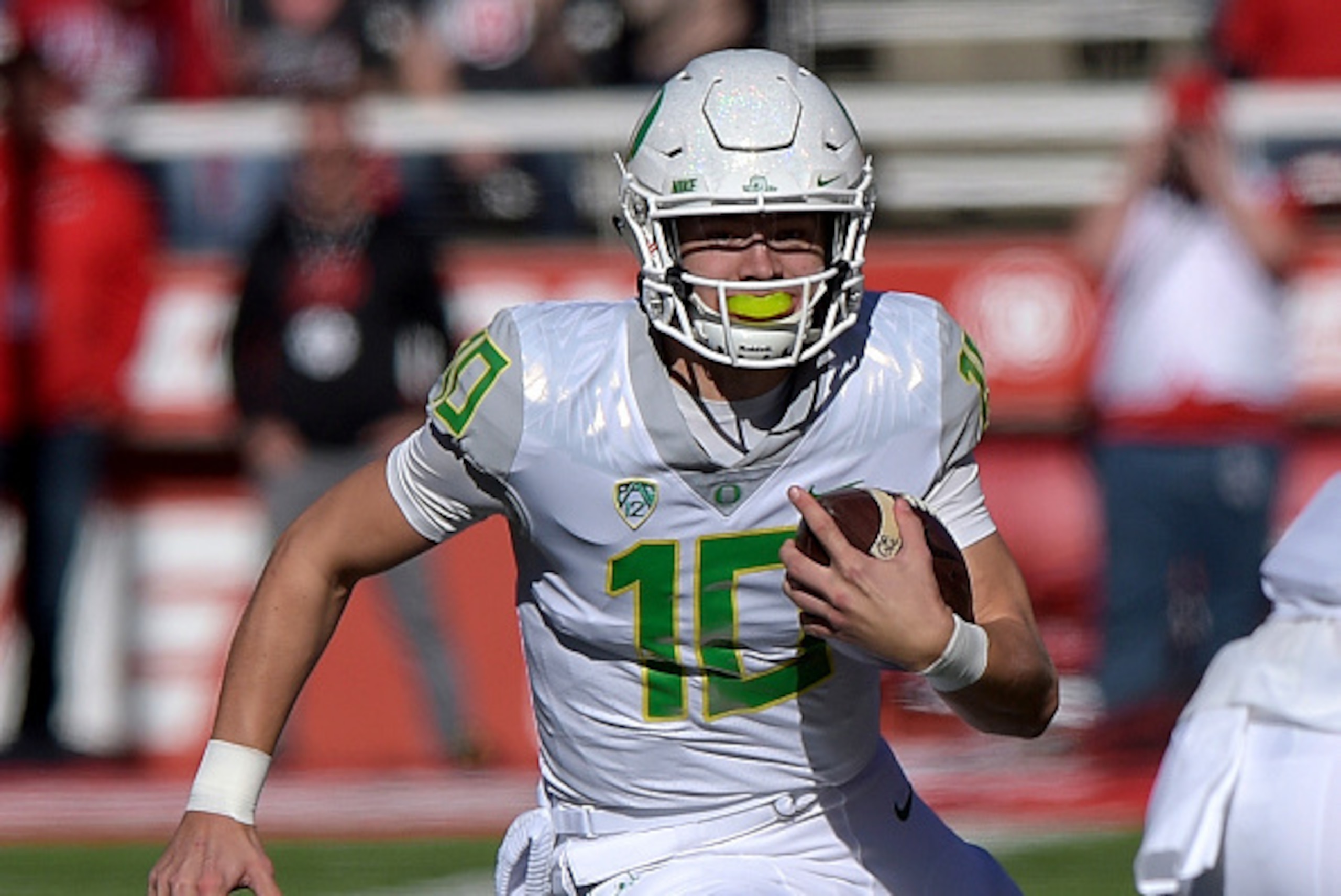 Oregon quarterback Justin Herbert gives Willie Taggart some experience behind center for the Oregon Ducks.