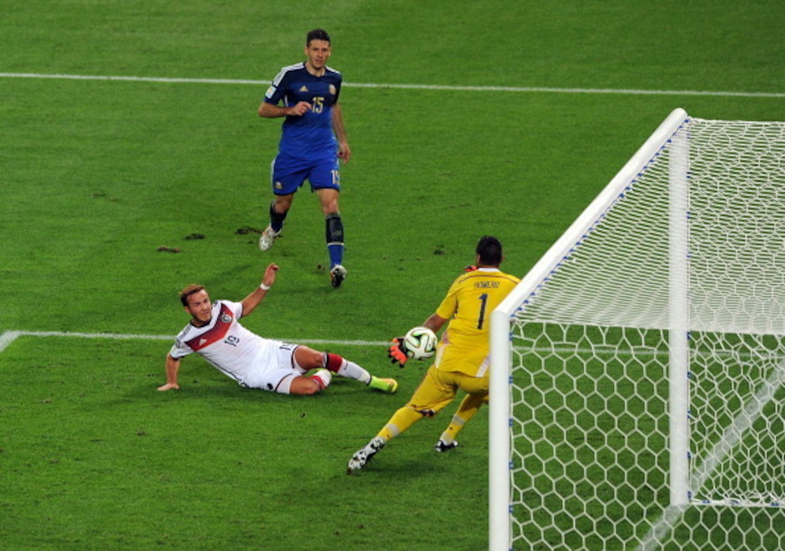 RIO DE JANEIRO, BRAZIL - JULY 13: Mario Goetze of Germany scores the opening goal past Sergio Romero of Argentina during the 2014 World Cup Final match between Germany and Argentina at Maracana Stadium on July 13, 2014 in Rio de Janeiro, Brazil. (Photo by