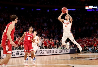 Chris Chiozza's running leaner put Florida in the Elite Eight.