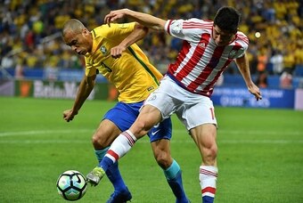 Miranda has formed a solid central pairing with Marquinhos.