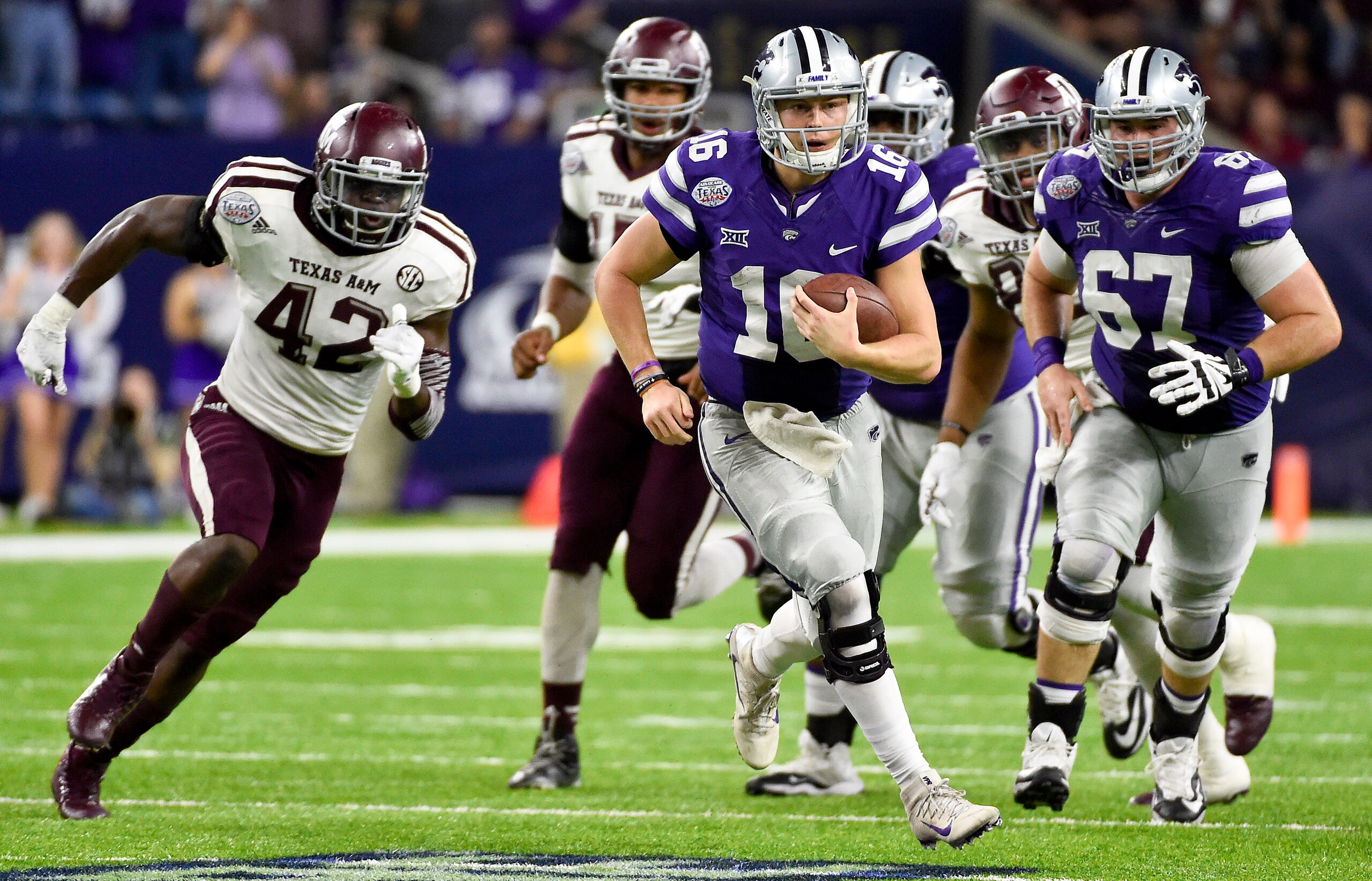 Jesse Ertz makes plays happen in a number of ways for Kansas State.