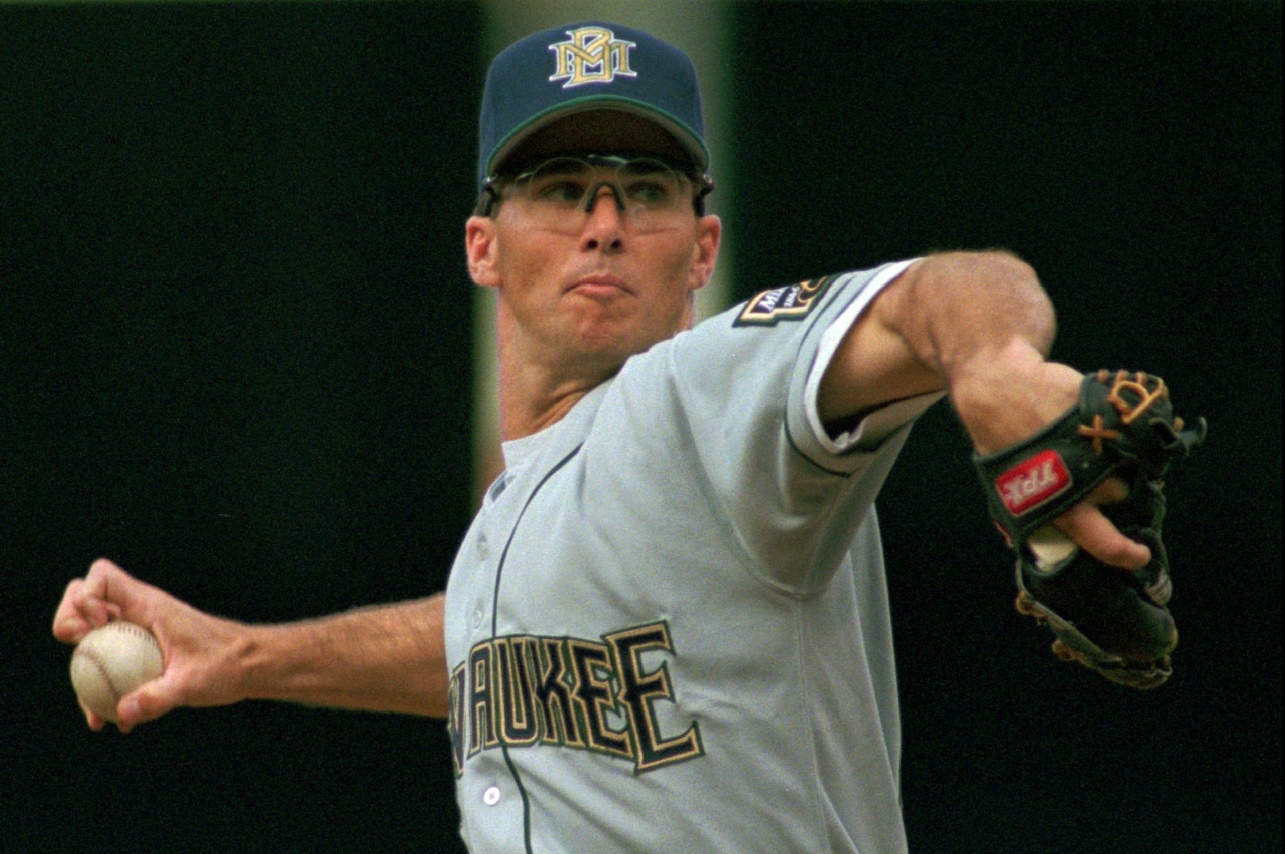 That knuckleball grip didn't do Steve Sparks much good when trying to rip a phone book in half.