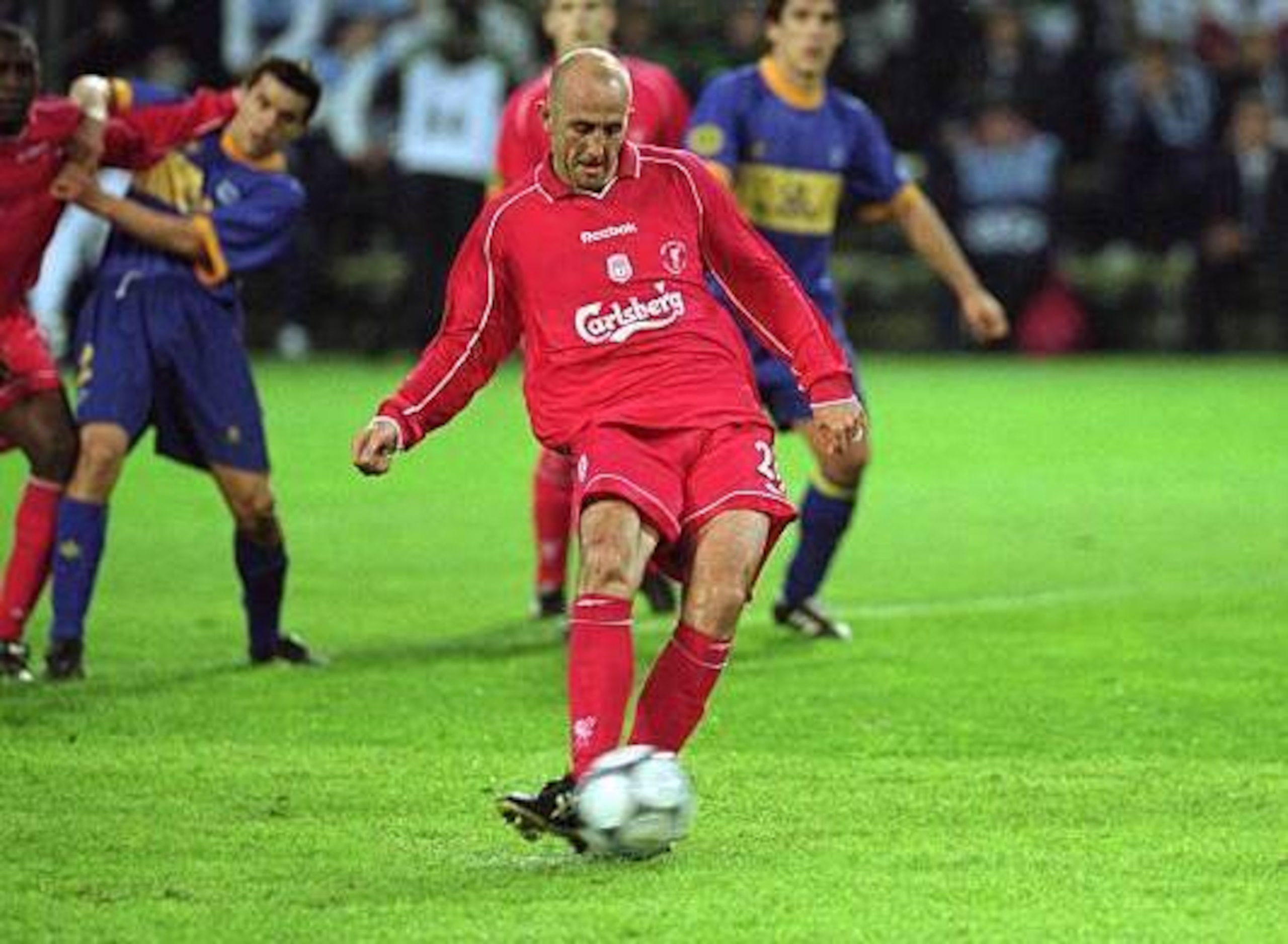 Gary McAllister strokes home a penalty during the 2001 UEFA Cup final.