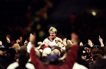 David Beckham is held aloft after United beat Arsenal in their very nice 1999 away kit.