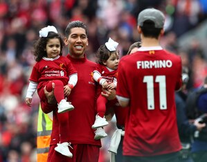 Smile for the cameras, Roberto!