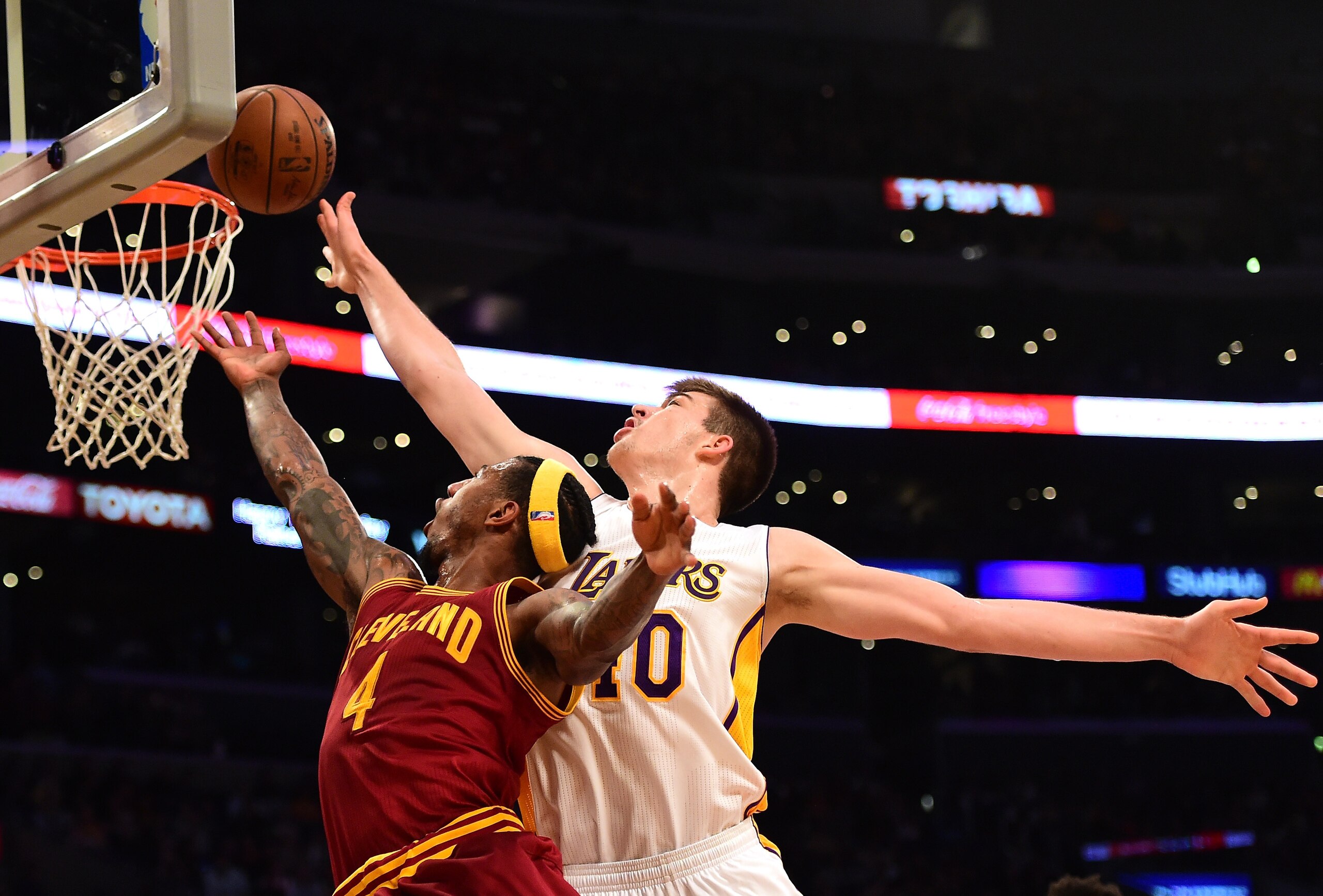 Zubac battles Iman Shumpert at the rim.