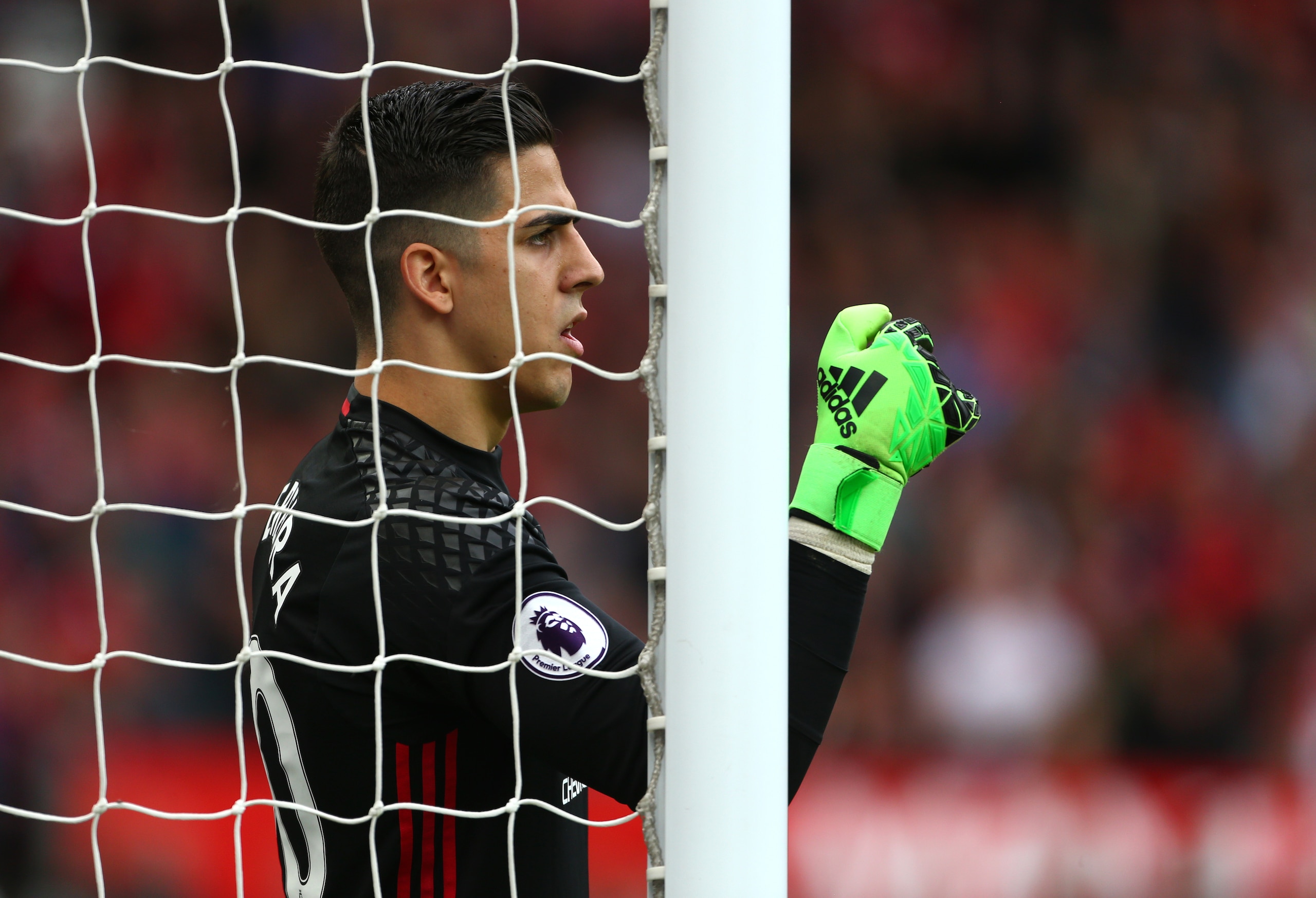 Pereira kept a clean sheet on his league debut.