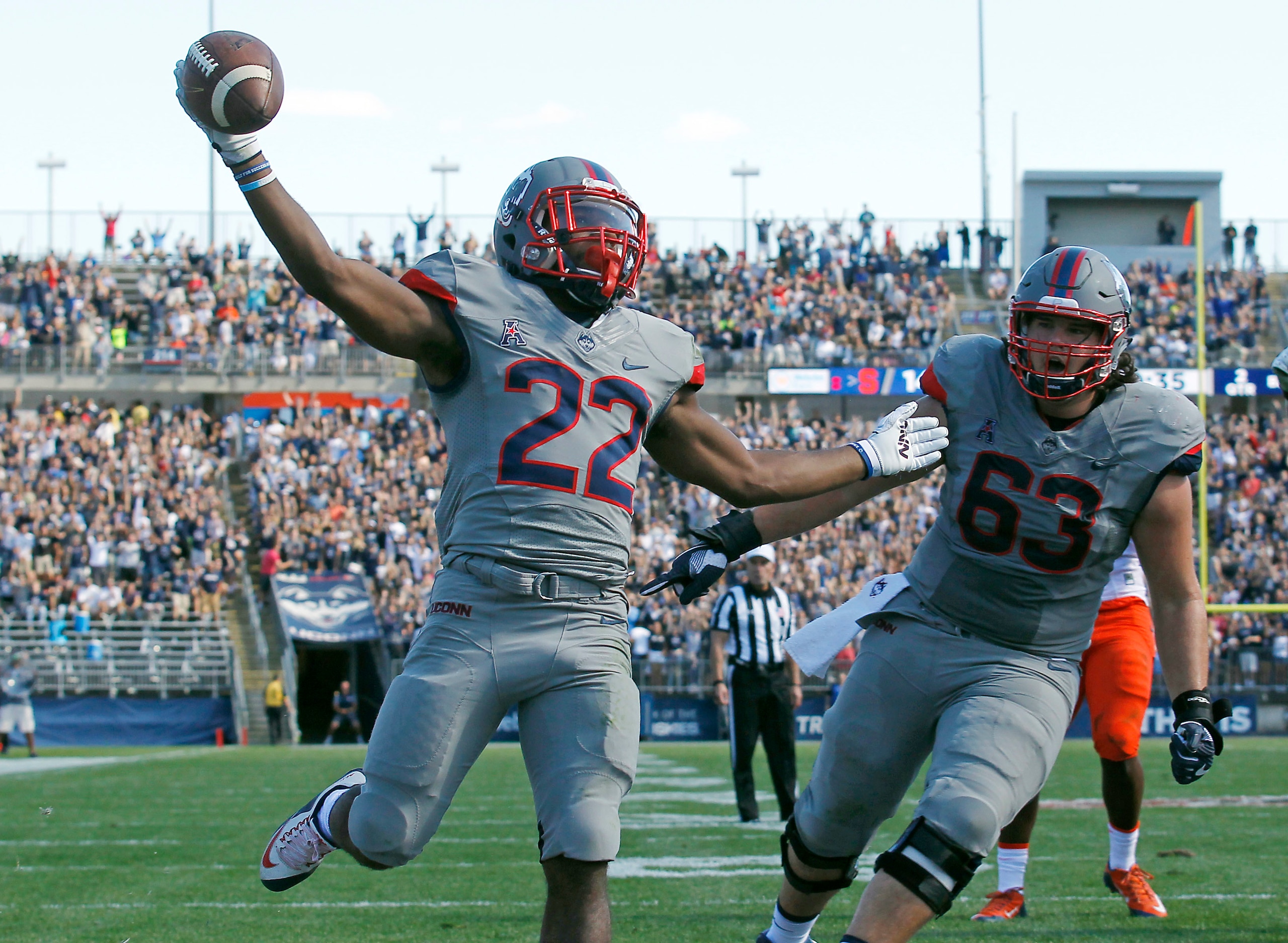 5'7" Arkeel Newsome led Connecticut in touches last season.