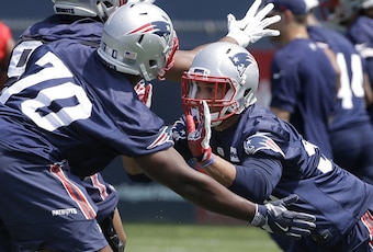 Derek Rivers (right)