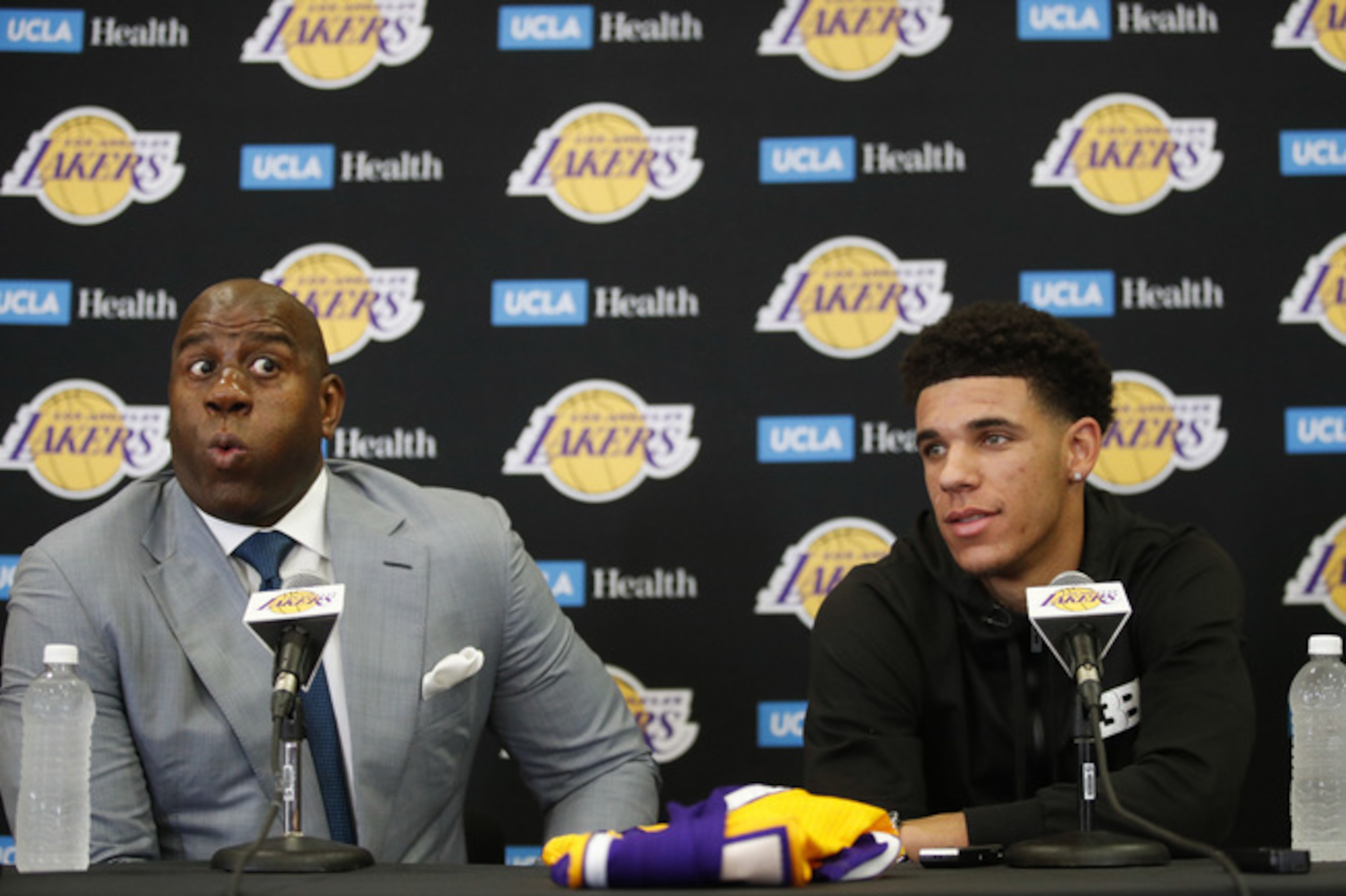 Magic Johnson introduces Lakers rookie Lonzo Ball (R).