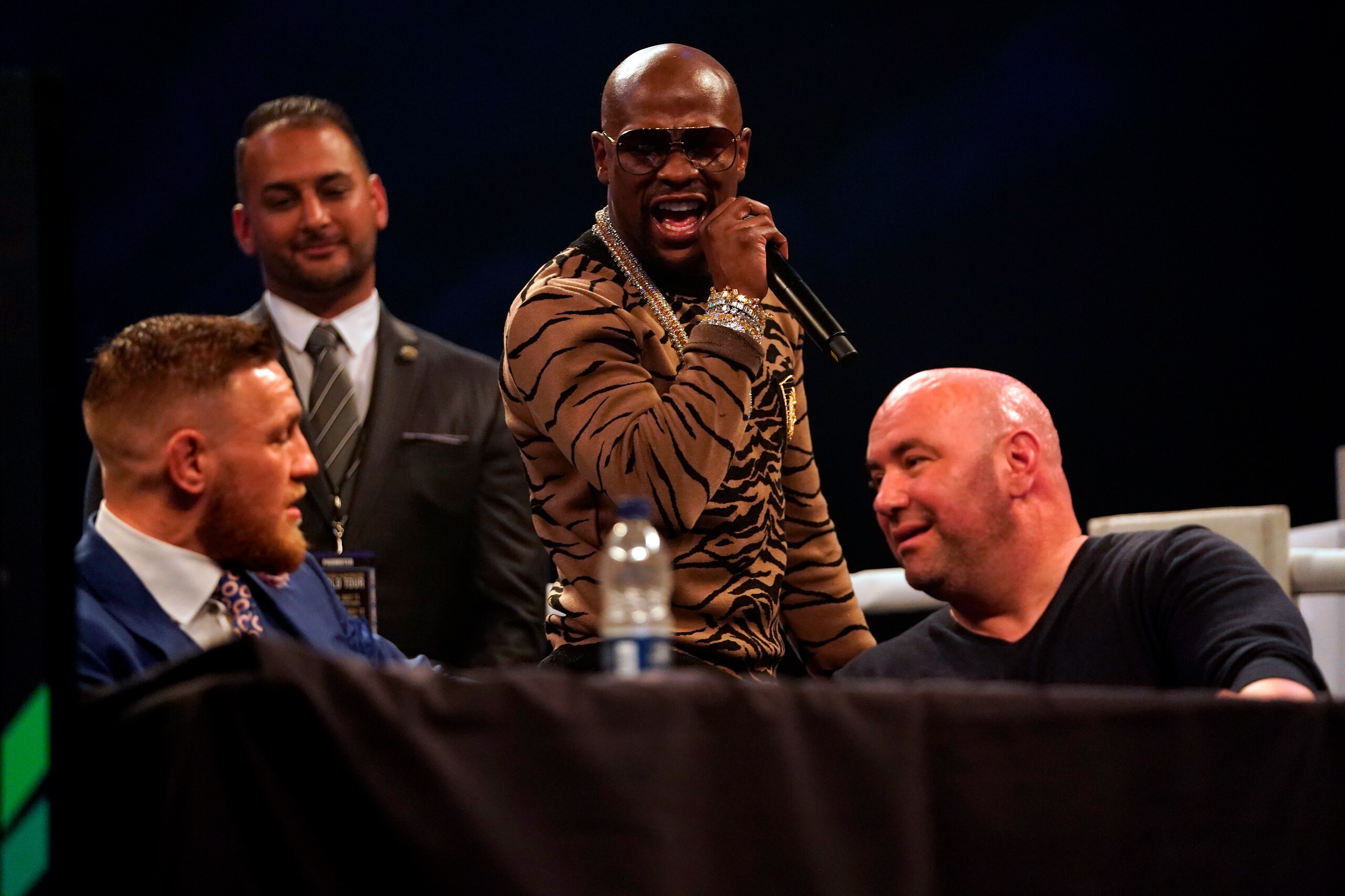 The old Floyd Mayweather came back...for better or worse. The old Floyd Mayweather came back...for better or worse.