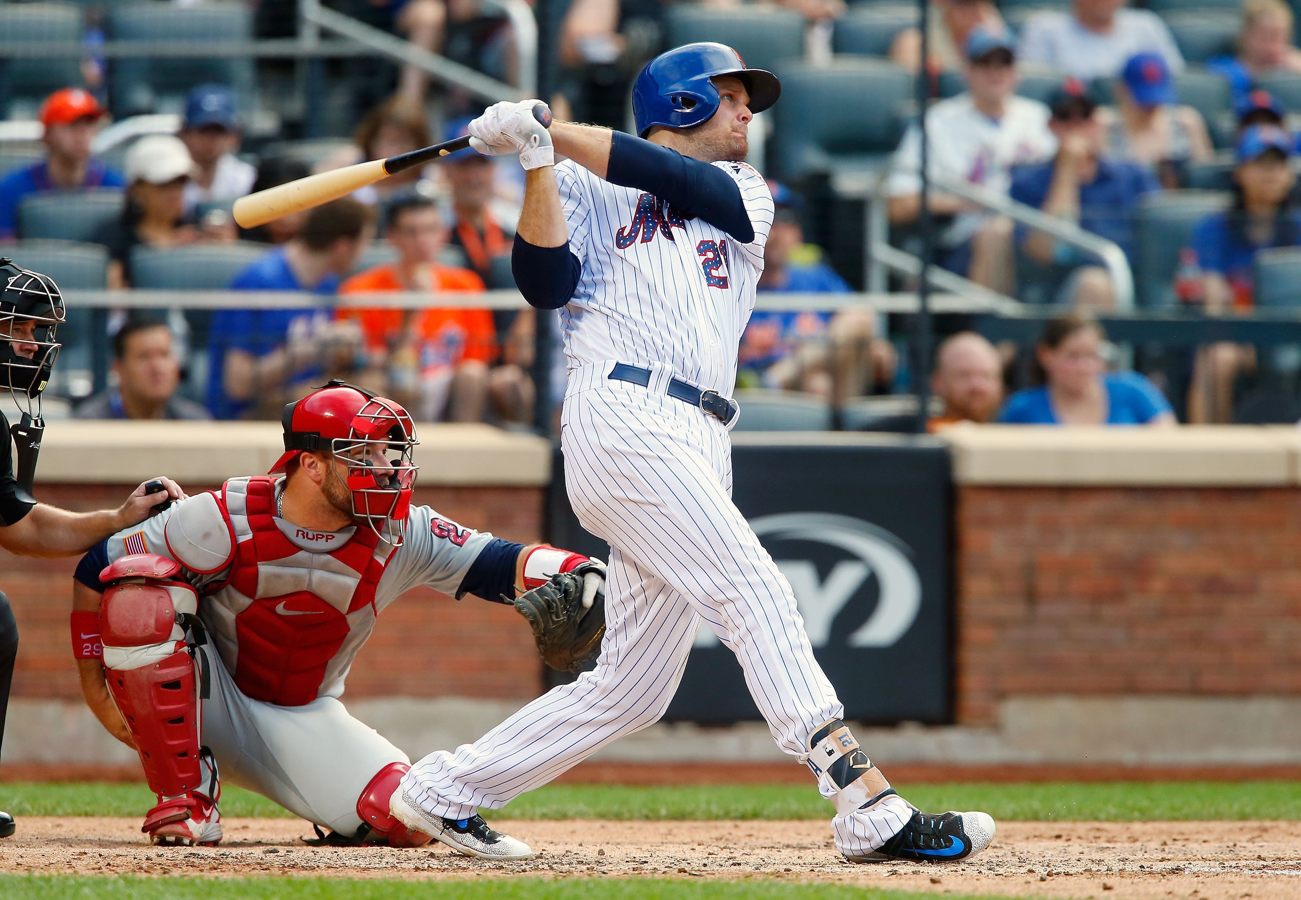 The Mets sent long-time first baseman Lucas Duda to the Tampa Bay Rays for prospect Drew Smith.