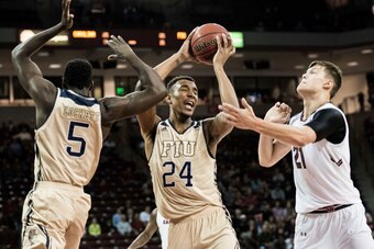 Eric Lockett (5) and Cameron Smith (24)