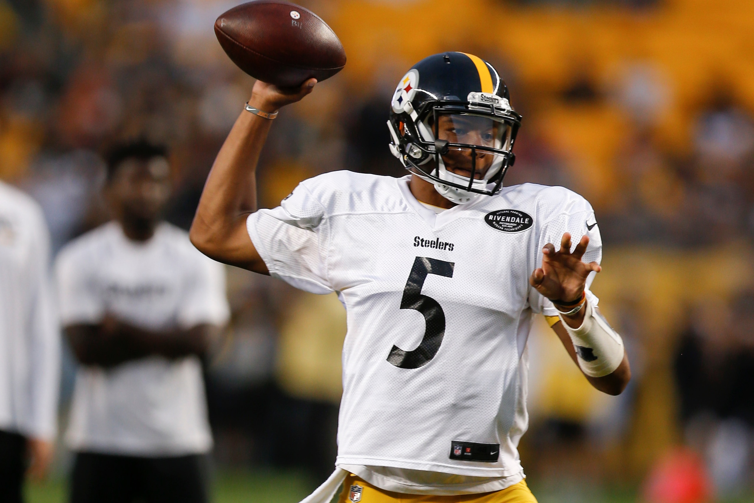 Is rookie quarterback Joshua Dobbs gaining on No. 2 passer Landry Jones?