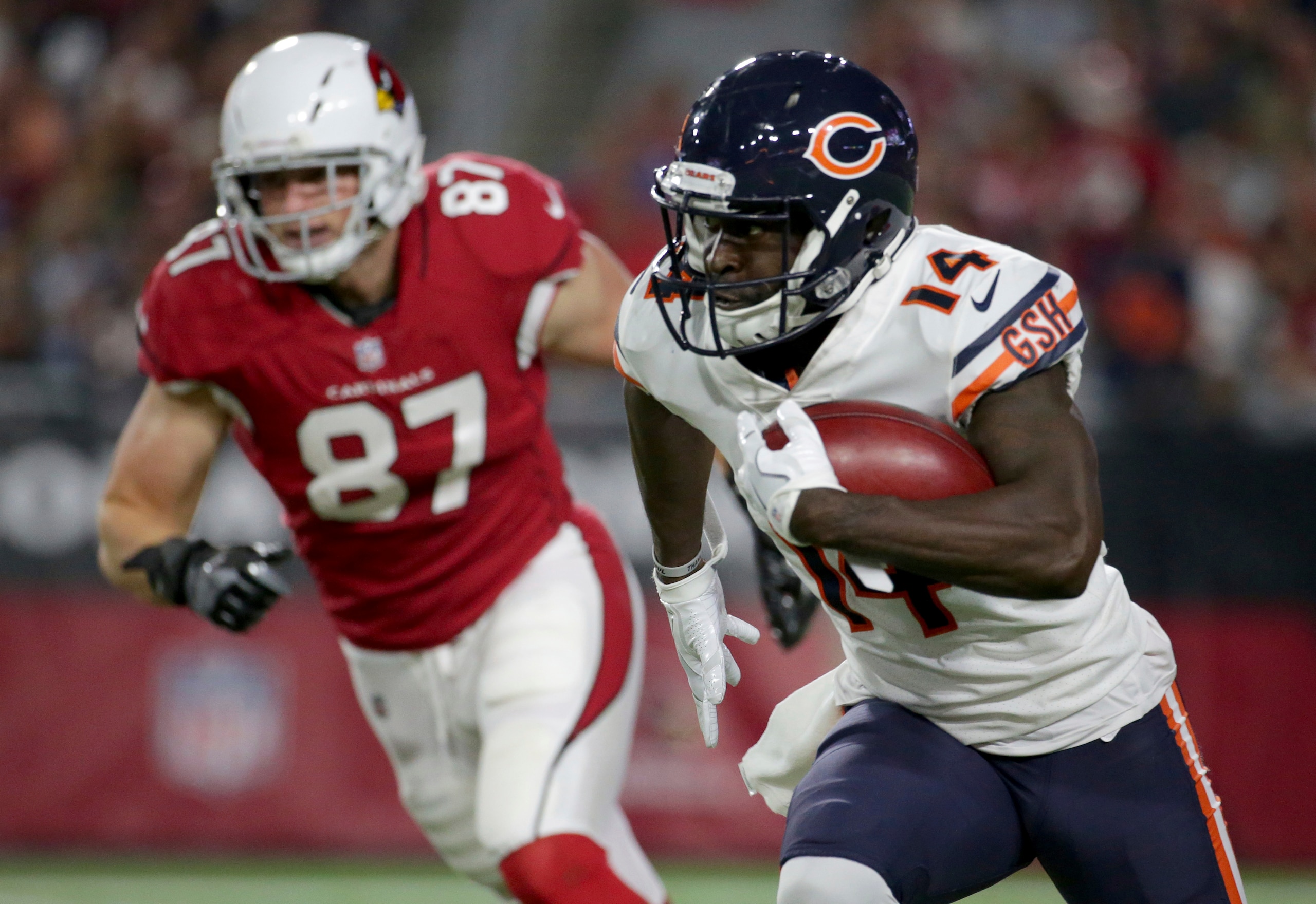 Chicago Bears wide receiver Deonte Thompson (14) runs back a missed field goal attempt for a touchdown as Arizona Cardinals tight end Troy Niklas (87) pursues during the first half of a preseason NFL football game, Saturday, Aug. 19, 2017, in Glendale, Ar