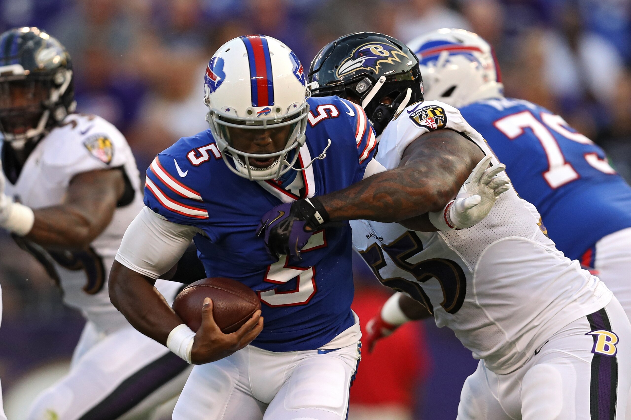 Tyrod Taylor struggled before suffering a concussion.