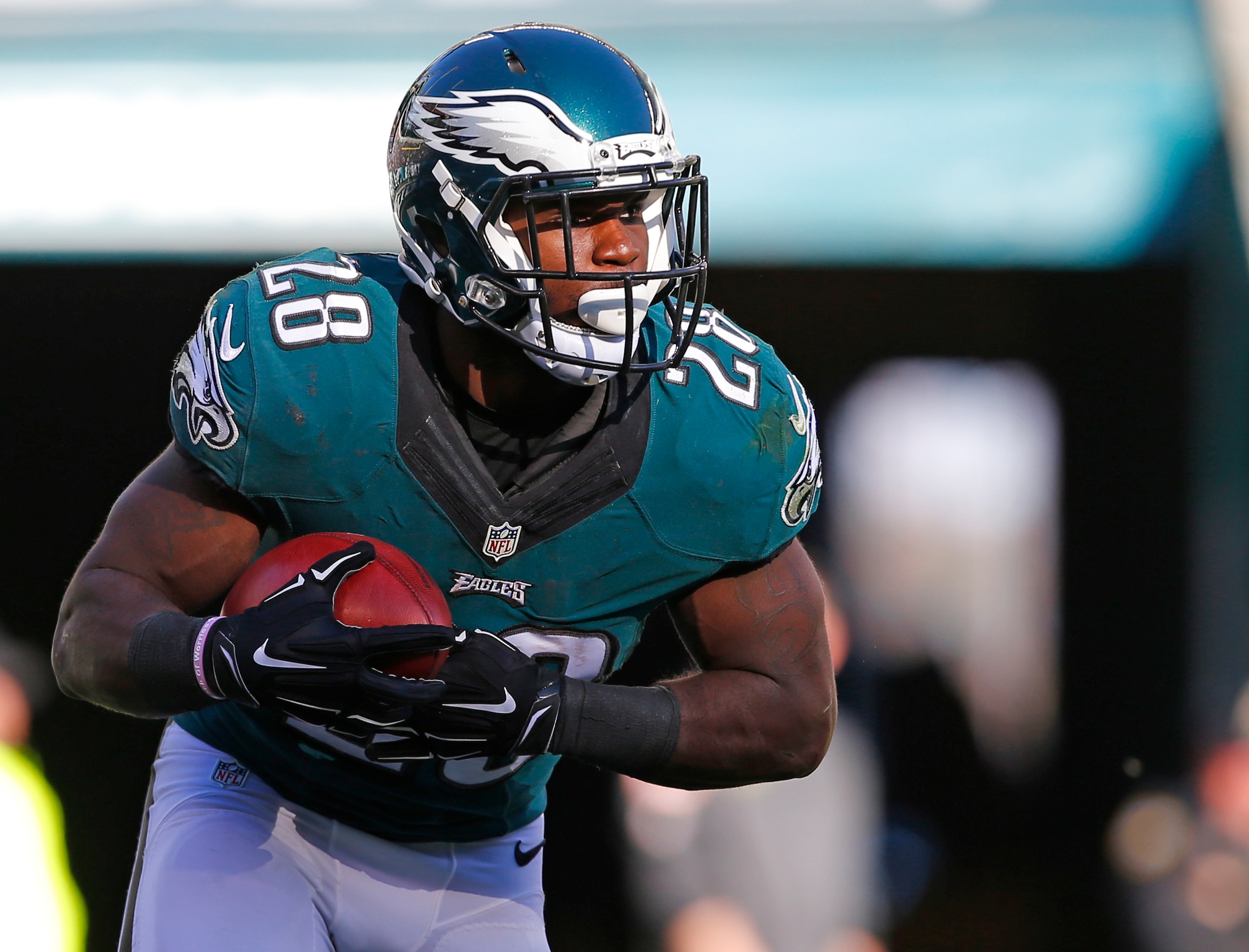 Wendell Smallwood might be a serious threat to LeGarrette Blount.