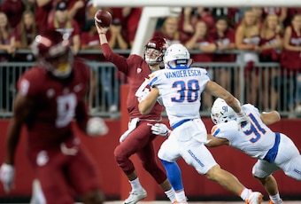 Leighton Vander Esch kept Washington State's QBs on the run.