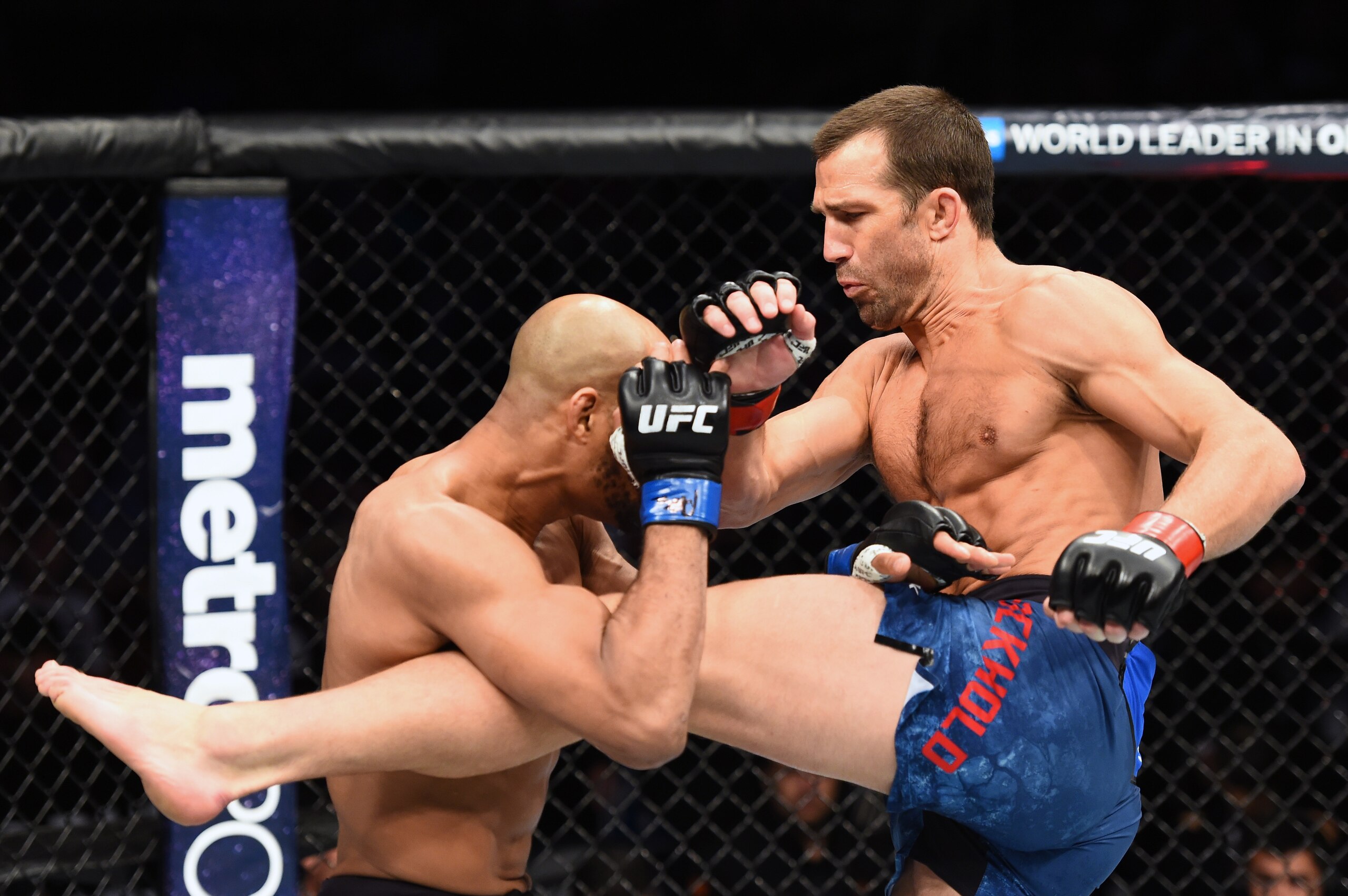 Luke Rockhold (right)