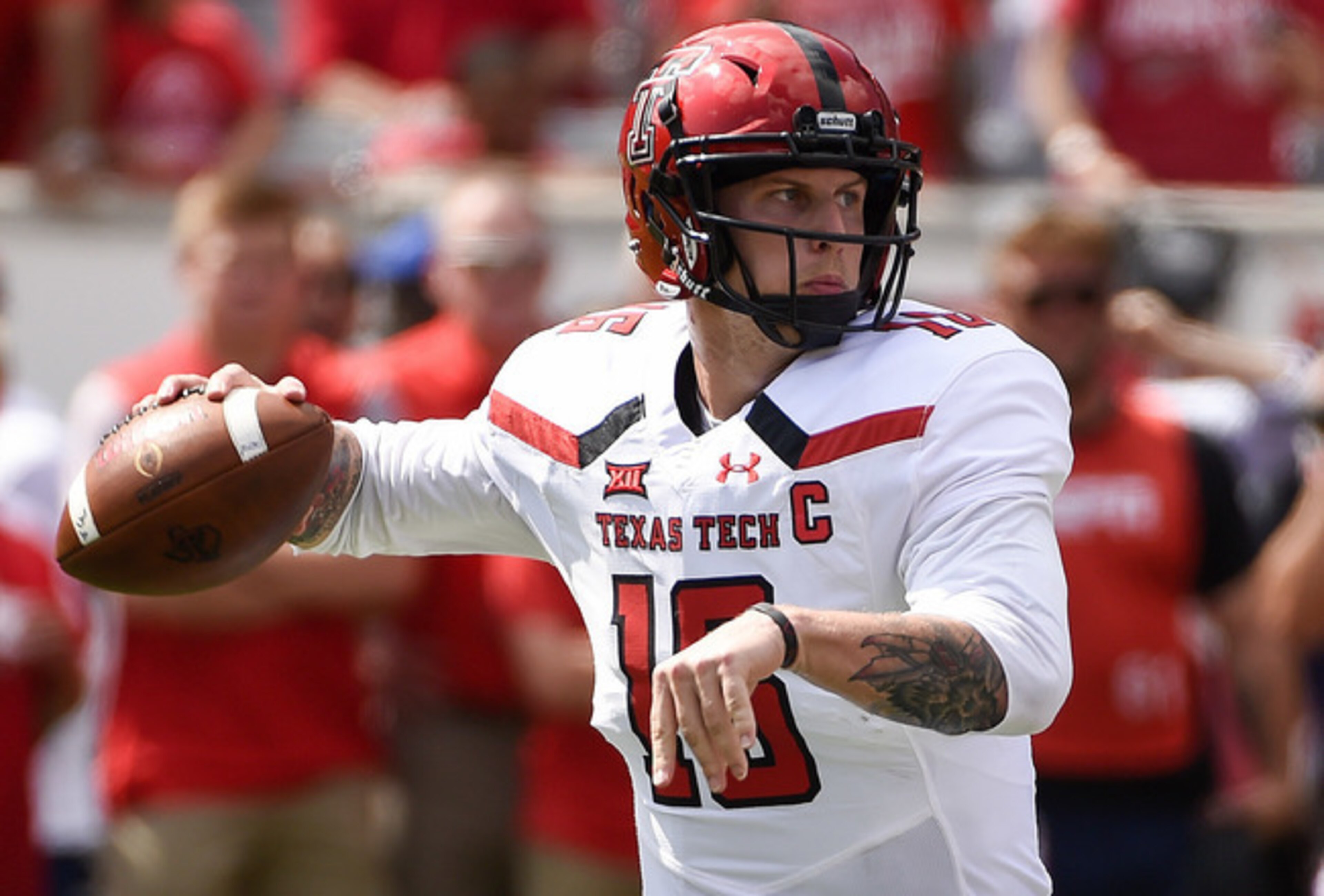 Texas Tech quarterback Nic Shimonek