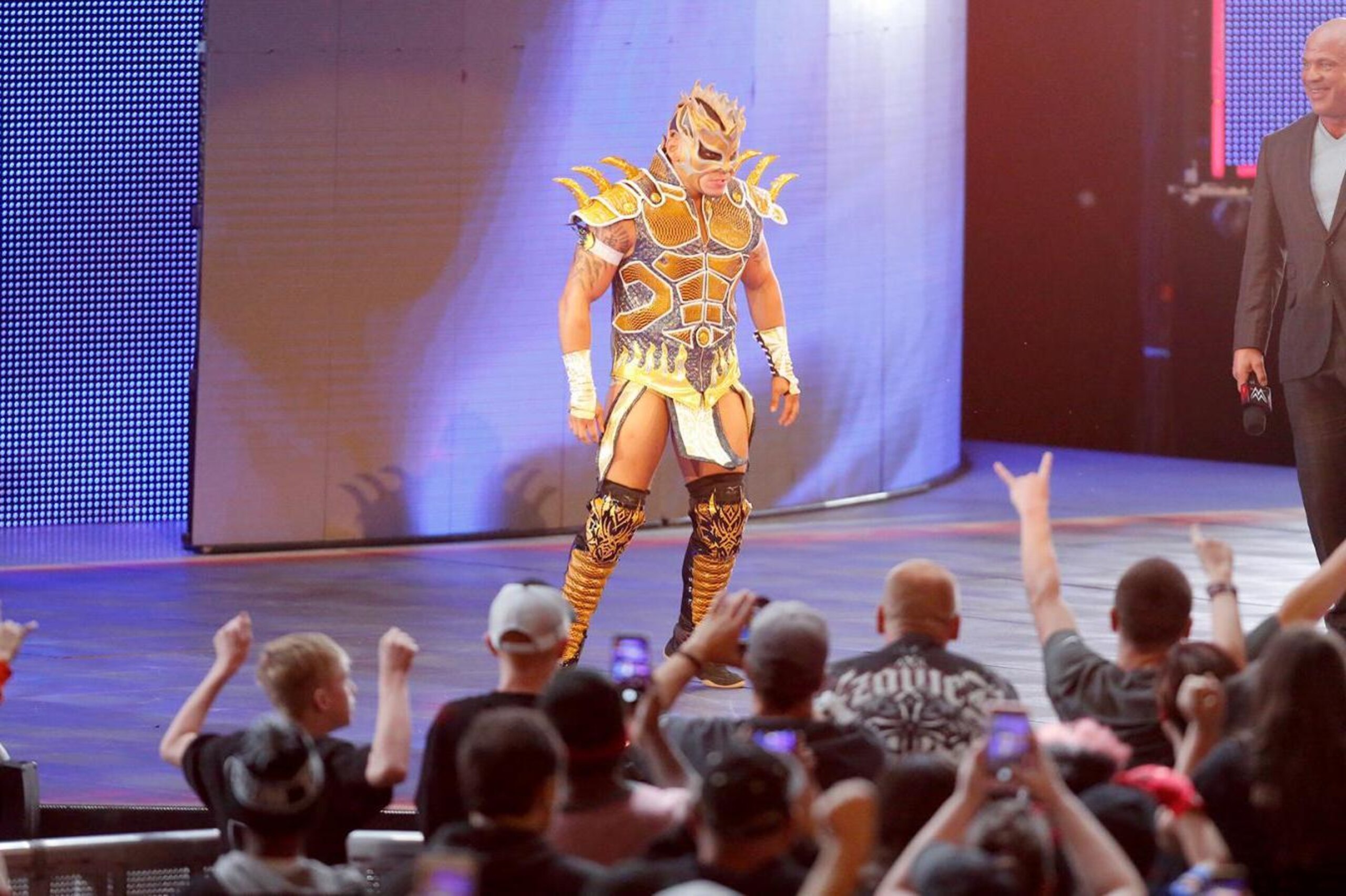 Kalisto debuts as a member of the cruiserweight division on Raw.