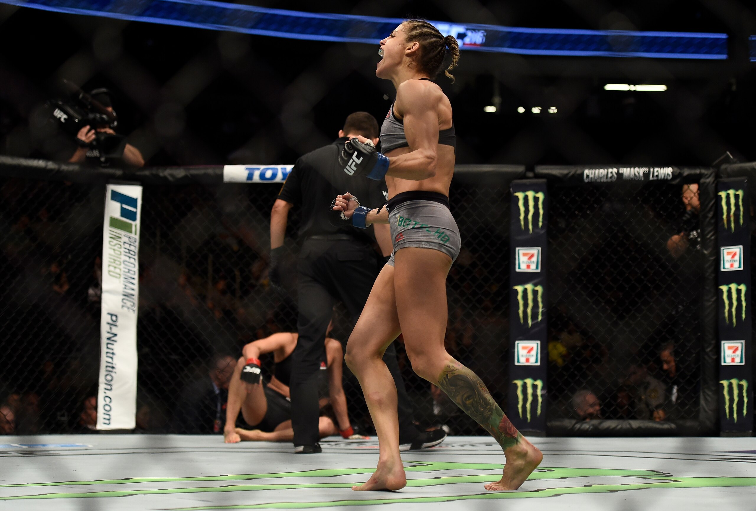 Poliana Botelho defeated Pearl Gonzalez on the evening's undercard.